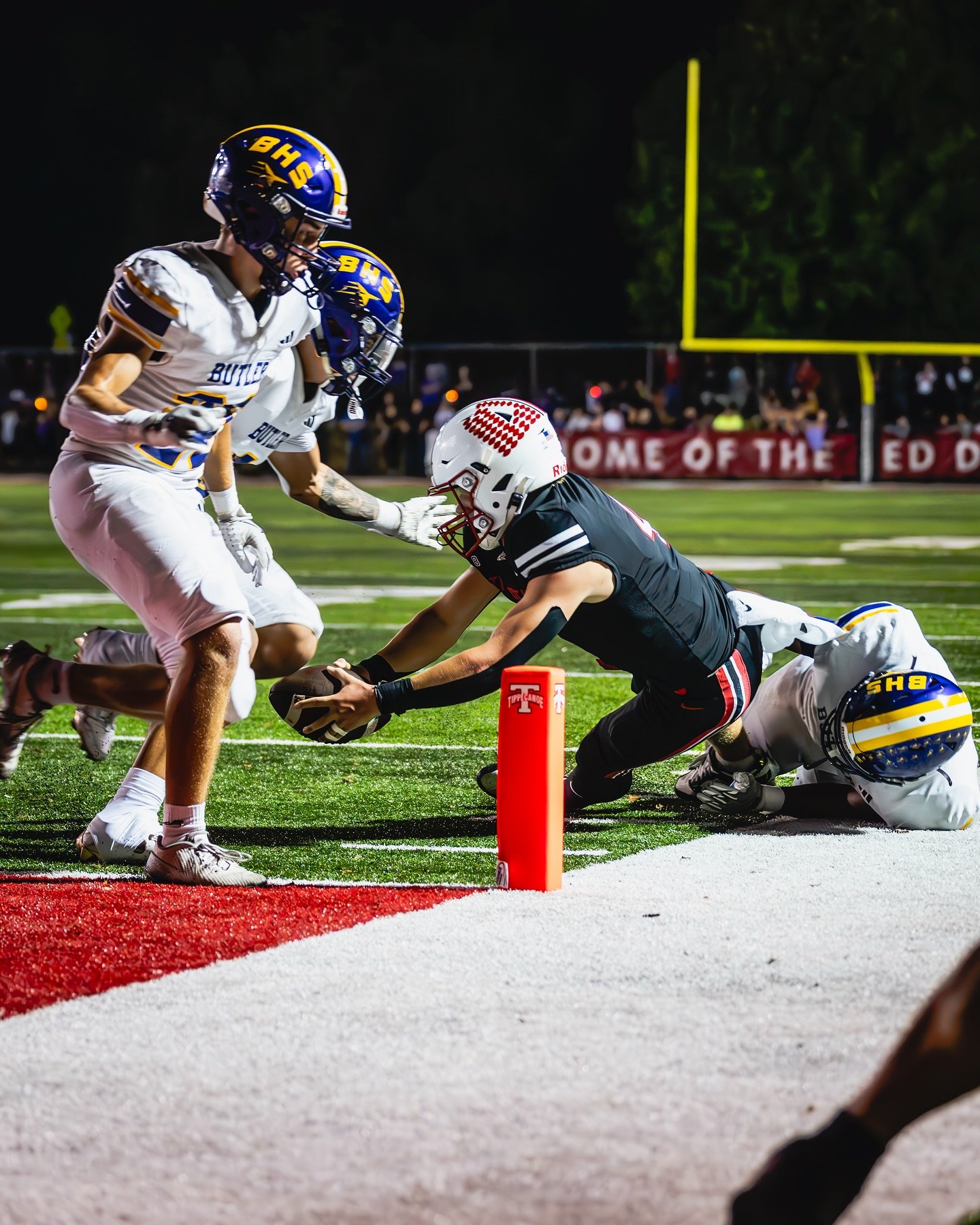 Tipp beats Butler in week 6! 🔥

Tipp is looking to keep their undefeated season going as they head to Sidney for week 7!

All photos uploaded to Moor.Media!