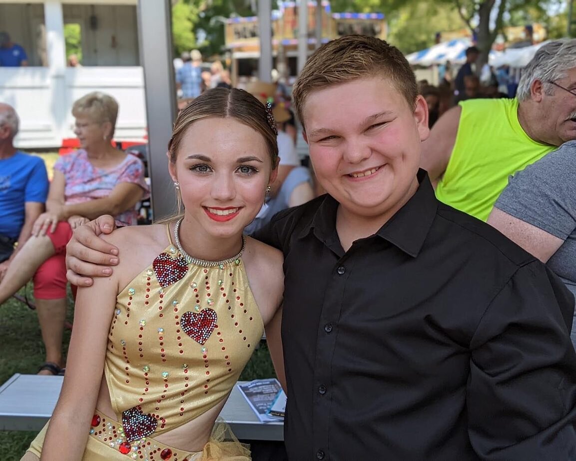 We love the Iowa State Fair and Bill Riley! 🎡🎟🍔🌭🍗💃🏼🕺🏼
#fair #food #fun #dance #billrileytalentsearch  #iowastatefair