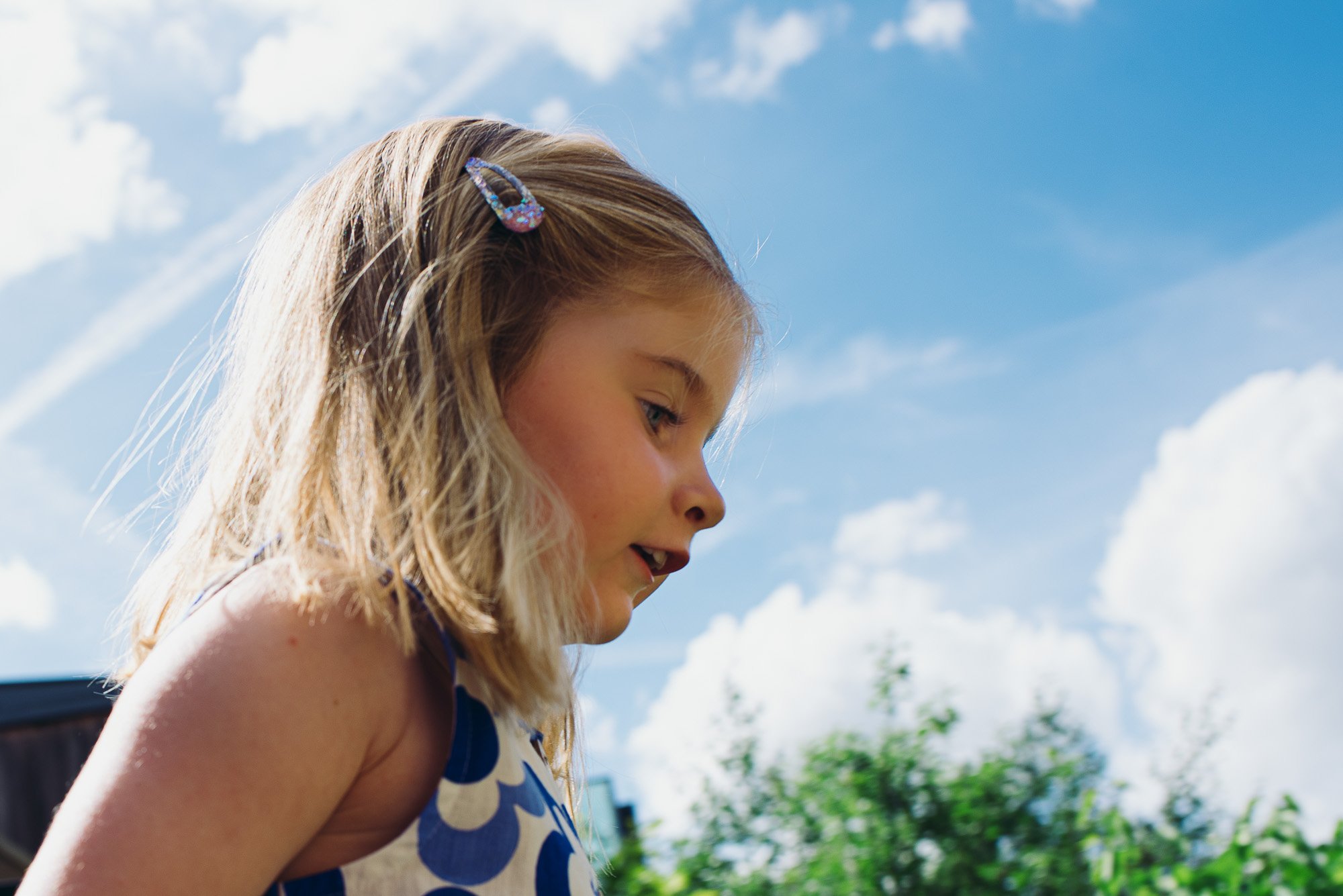 east-dulwich-family-photographer-london-photoshoot-reportage-style-family-photography-portrait-girl-blue-sky.jpg