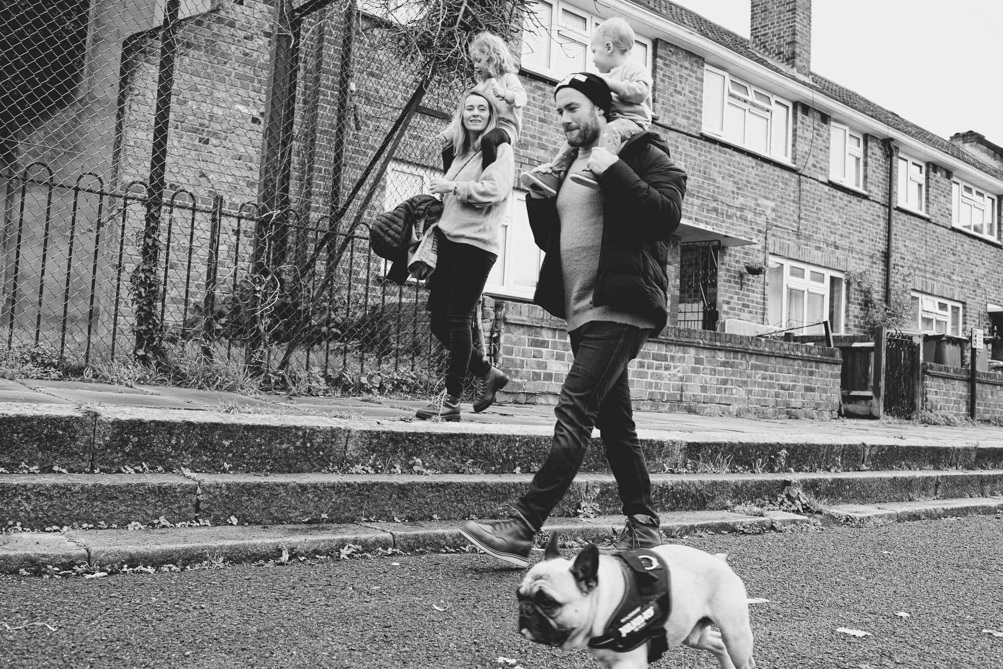 family-walk-dog-dulwich-nunhead-unposed-family-photography-dulwich-south-east-london.jpg