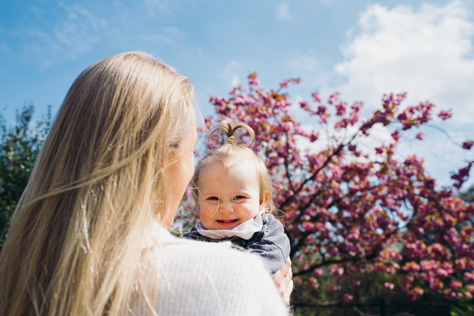 mother-daughter-natural-portrait-blossom-background-smiling-dulwich-family-photographer.jpg