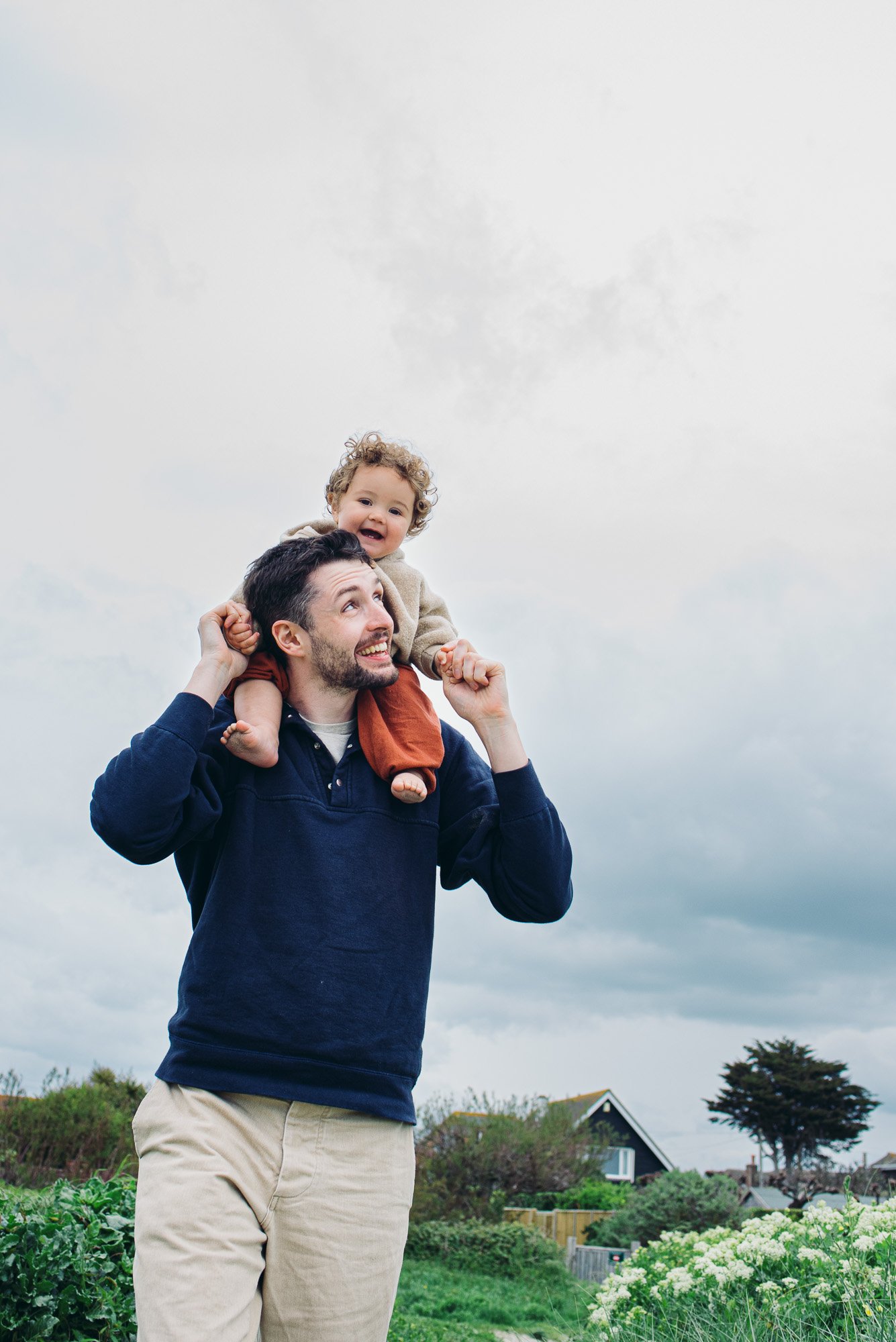 dad-little-girl-on-shoulders-documentary-family-photography-sussex-west-wittering-beach-photo-shoot.jpg