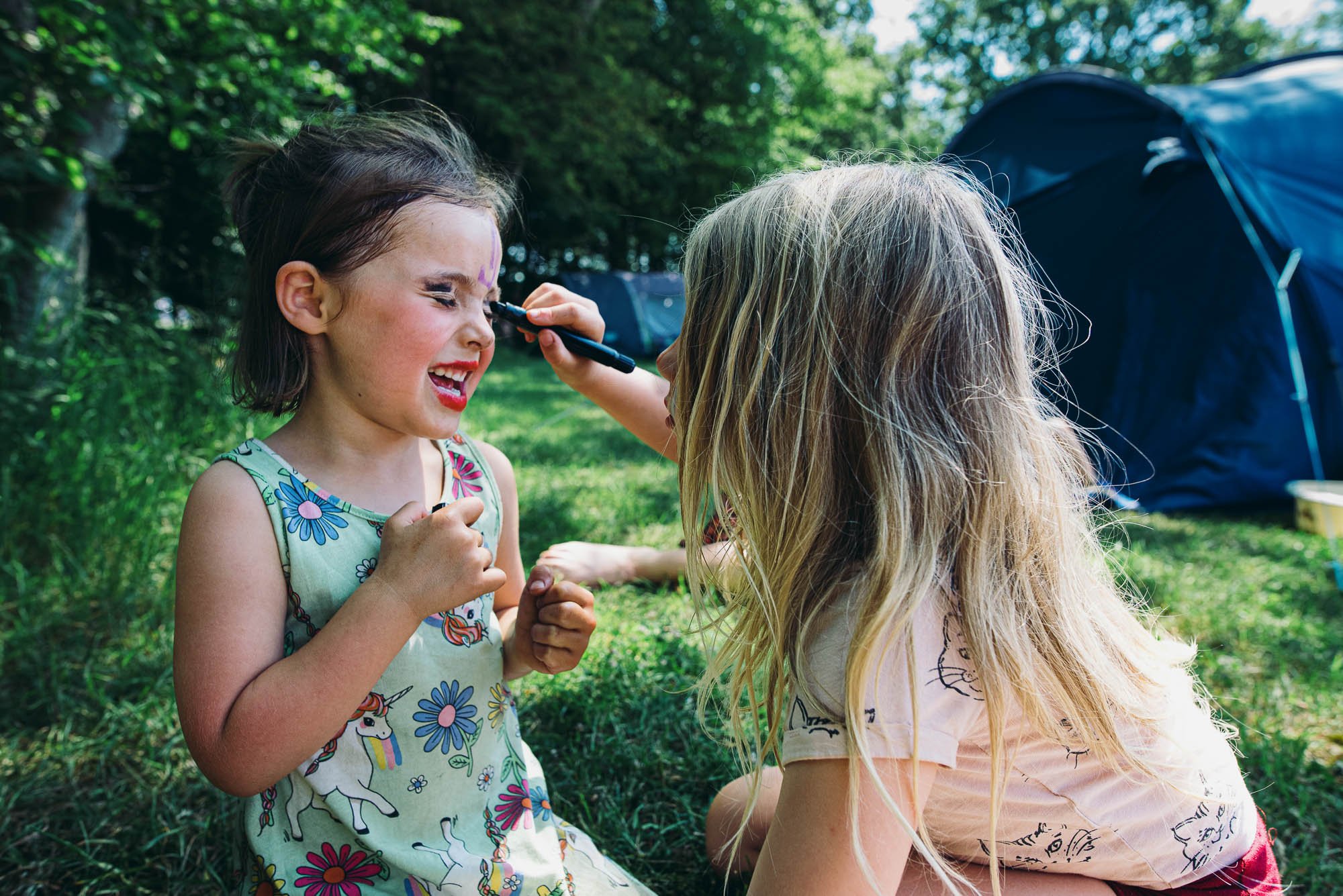 girls-face-paint-natural-unposed-family-photography-family-photographer-brighton-sussex-hove-worthing.jpg