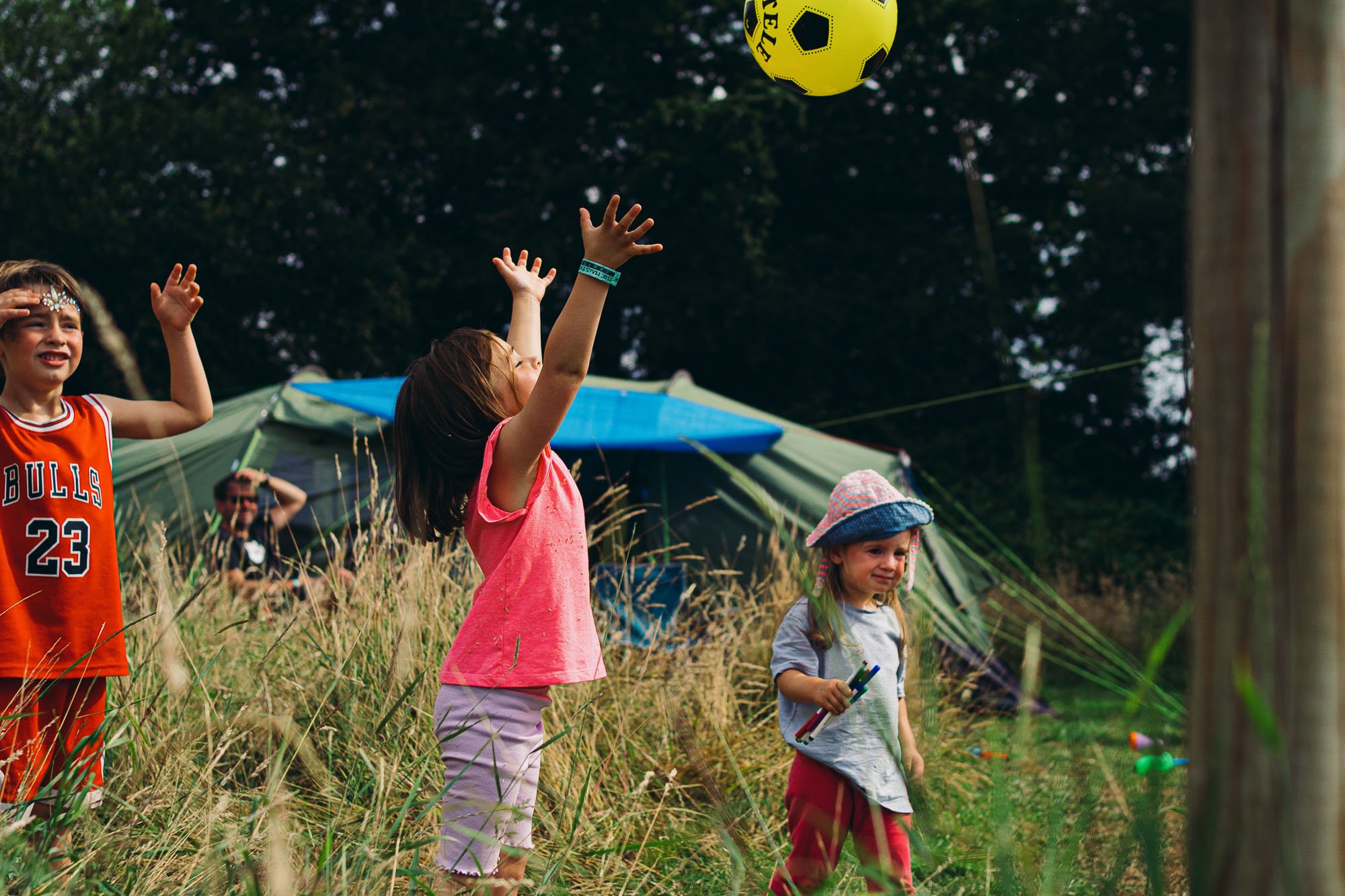 ball-in-the-air-kids-playing-campsite-sussex-family-photographer-natural-unposed-documentary-family-photos.jpg