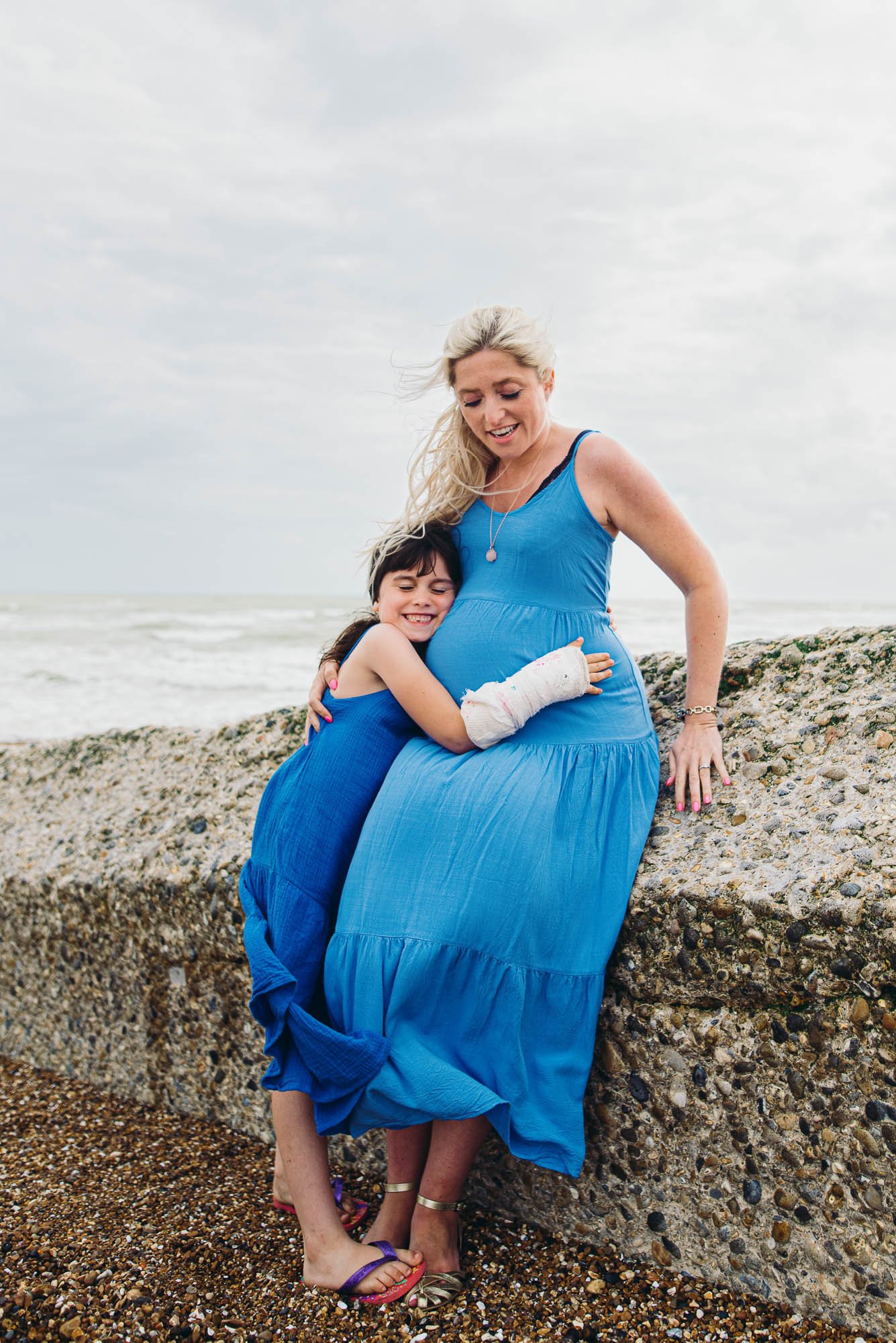 maternity-photography-brighton-hove-beach-documentary-style-pregnancy-photos-sussex.jpg