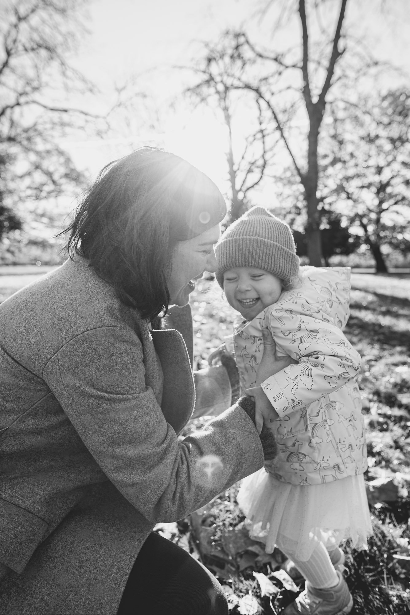 east-dulwich-family-newborn-photographer-london-natural-unposed-black-and-white-family-portrait-peckham-rye-park-winter-sunshine-smiling-mum-daughter.jpg