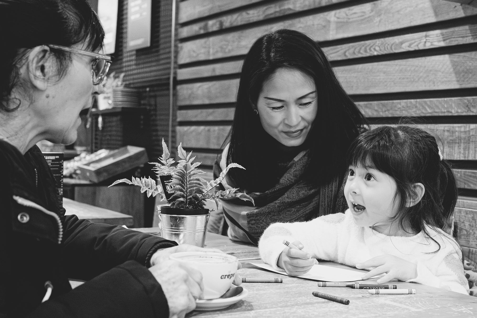 eating-pancakes-brighton-cafe-documentary-family-photoshoot-sussex-family-photographer-hove-worthing-lancing-lewes.jpg