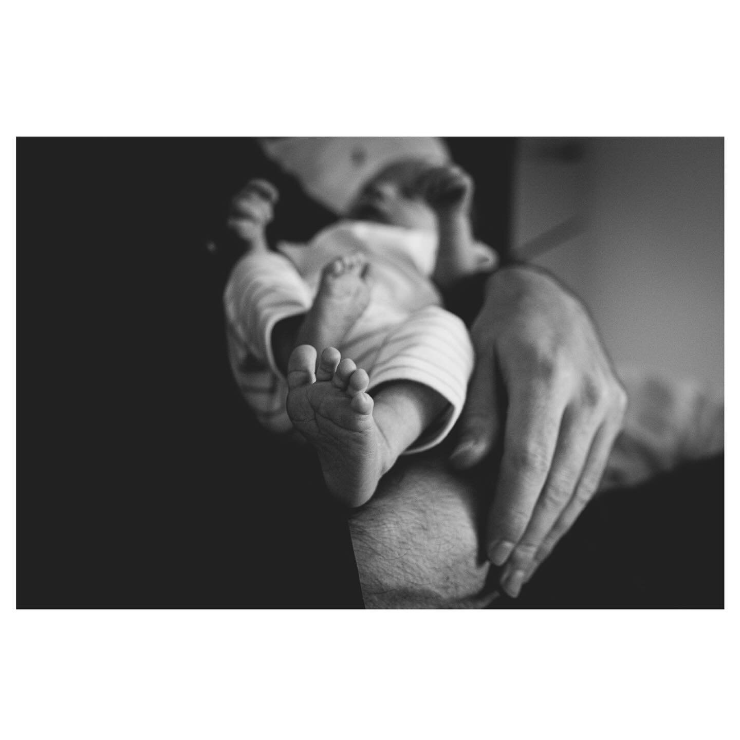 So many parents tell me they meant to book a newborn shoot - but time slipped away. I get it. Those early days are full on. But if your been putting if off because you’re tired, the house is messy, or you’re not feeling “photo ready