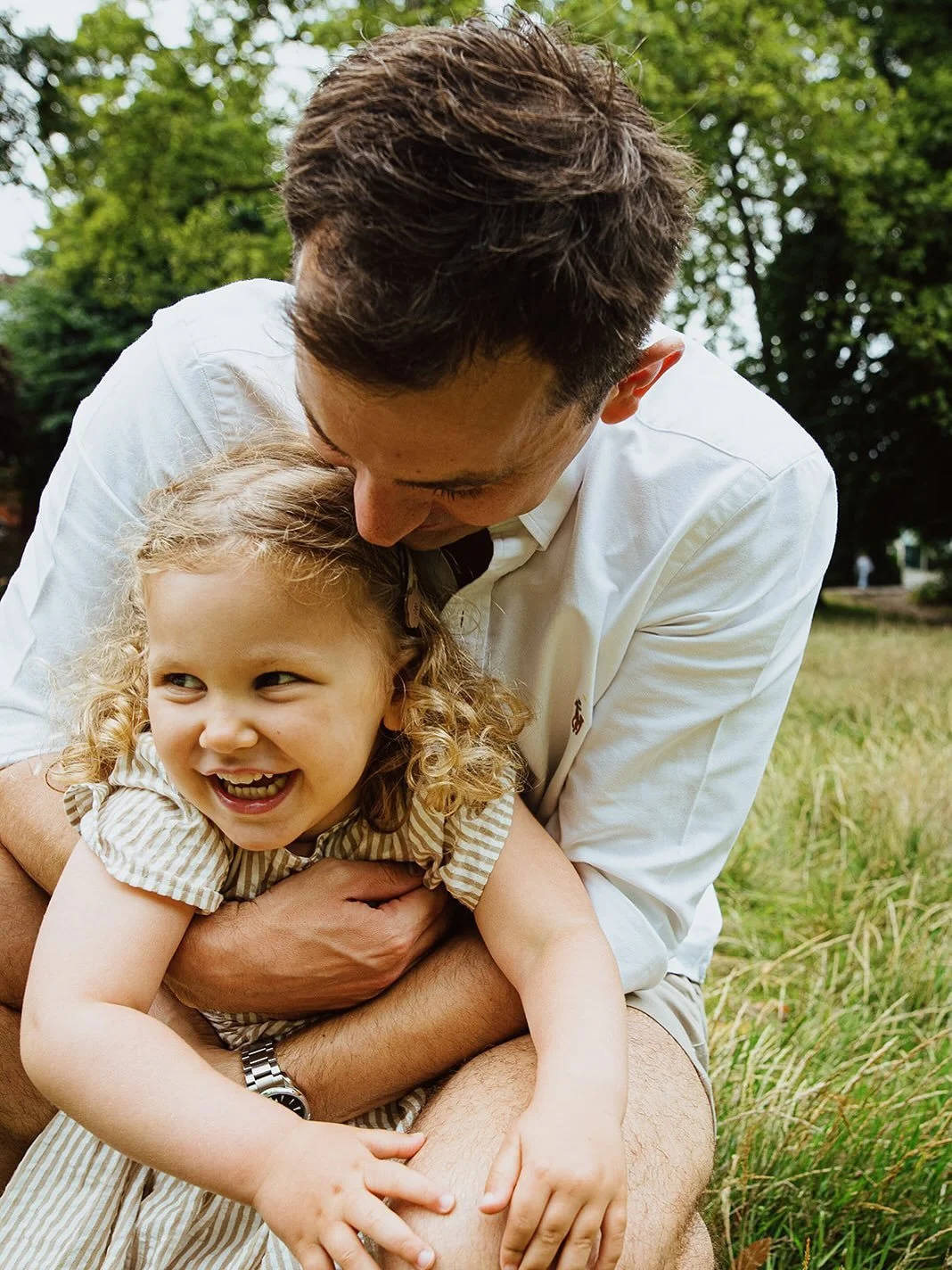A recent family session in Clapham started at home, a relaxed morning capturing everyday moments, before we headed out to Wandsworth Common. 

The girls explored, played, and even finished the day with ice cream in the park.

I love sessions like thi
