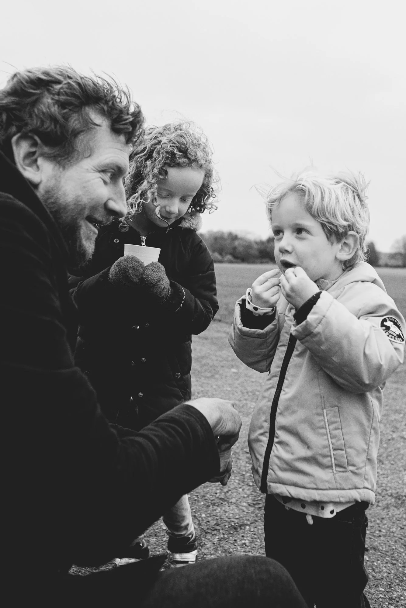 natural-family-portraits-dad-children-black-and-white-outdoor-family-photoshoot-horsham-hassocks-burgess-hill-sussex.jpg