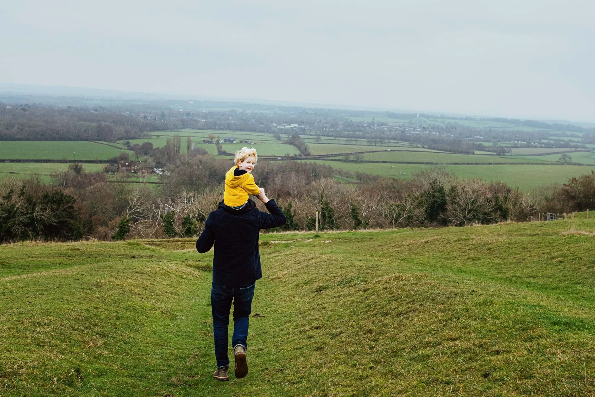 child-shoulders-dad-portrait-photo-family-photoshoot-outdoors-sussex-hills.jpg