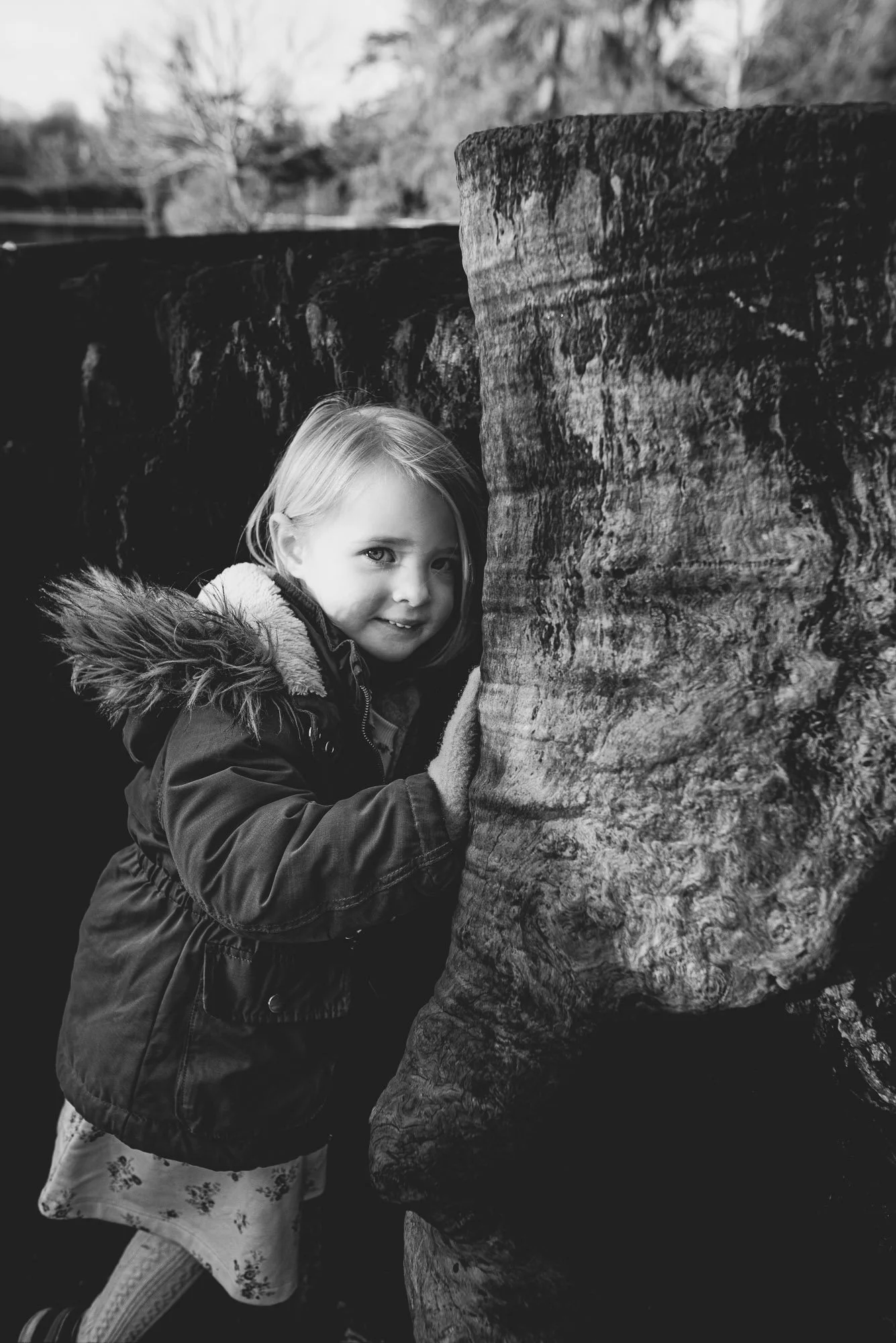 natural-fine-art-portrait-girl-black-and-white-claremont-gardens-tree-surrey.jpg