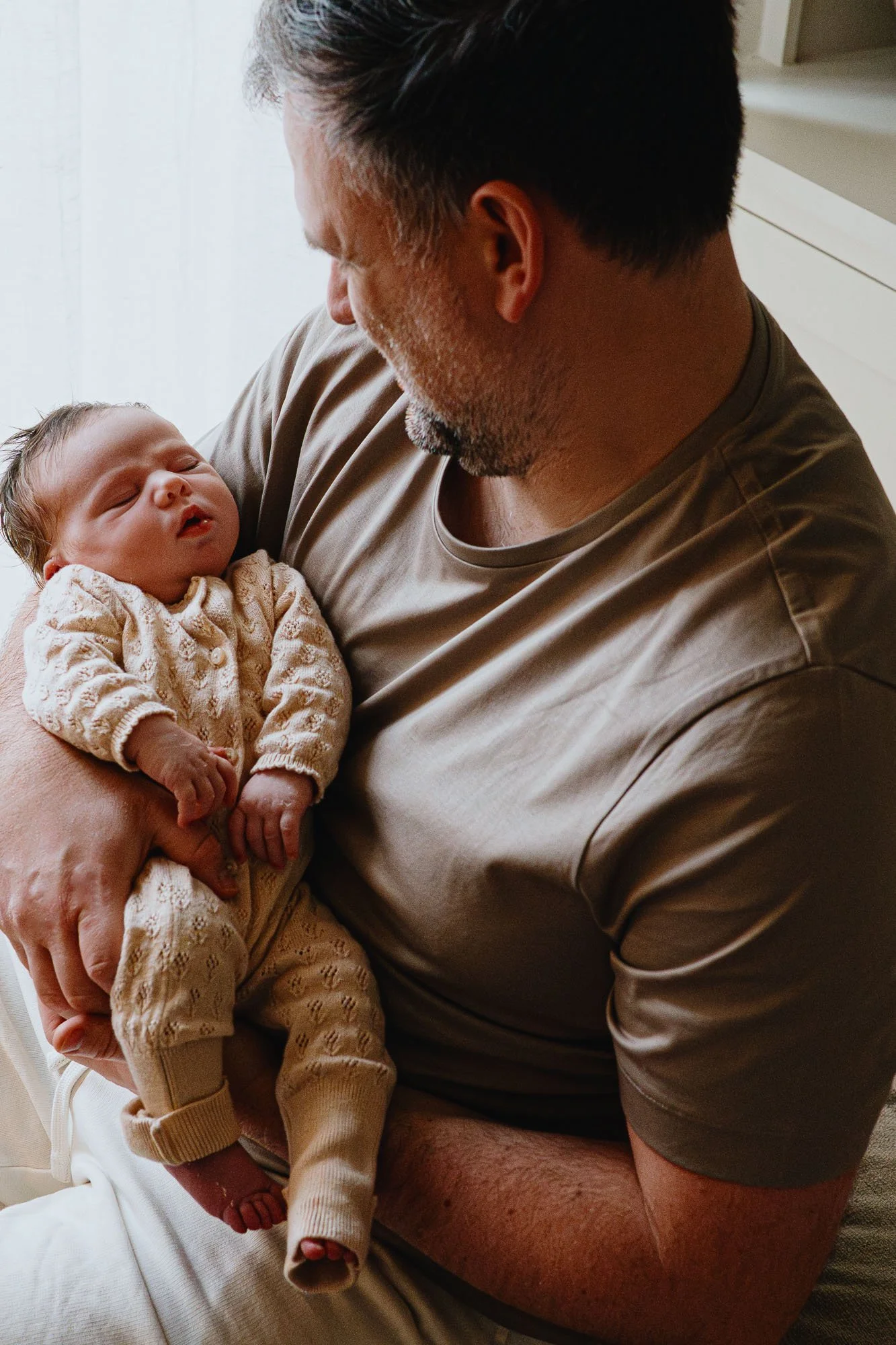 natural-newborn-portrait-baby-and-dad-at-home-hove-sussex-newborn-photographer.jpg