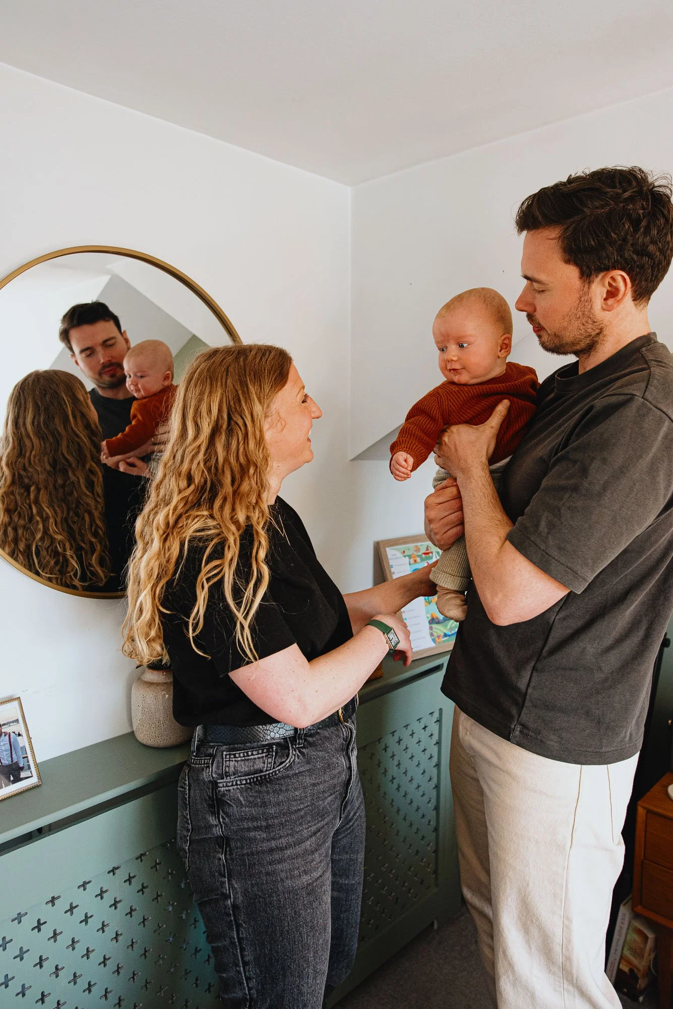 documentary-newborn-photography-london-parents-baby-boy-mirror-unposed-at-home.jpg