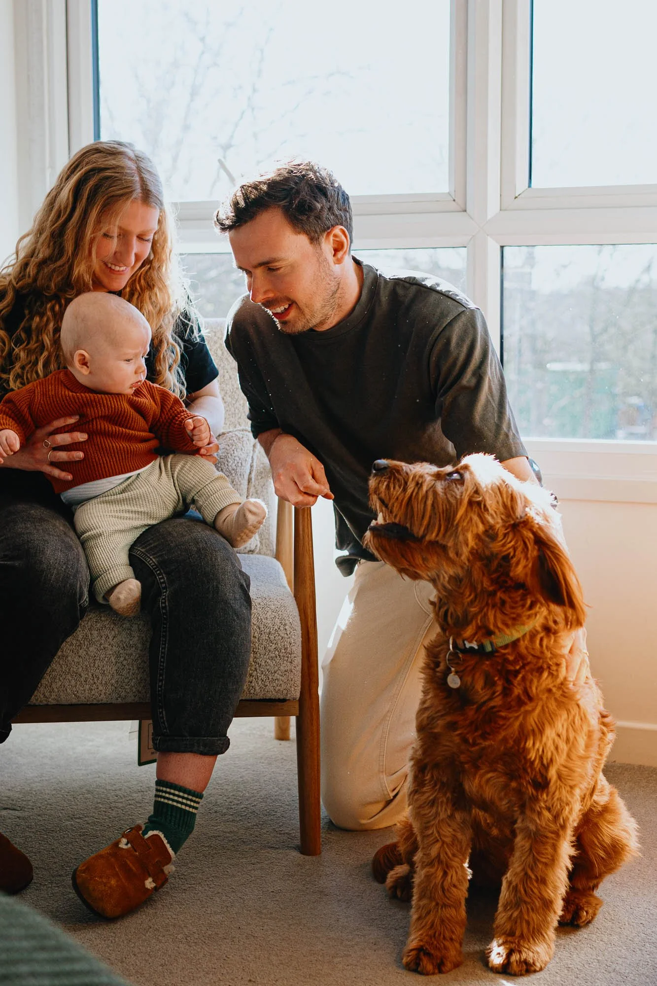 london-unposed-newborn-photoshoot-at-home-parents-baby-dog-candid-natural-lifestyle.jpg