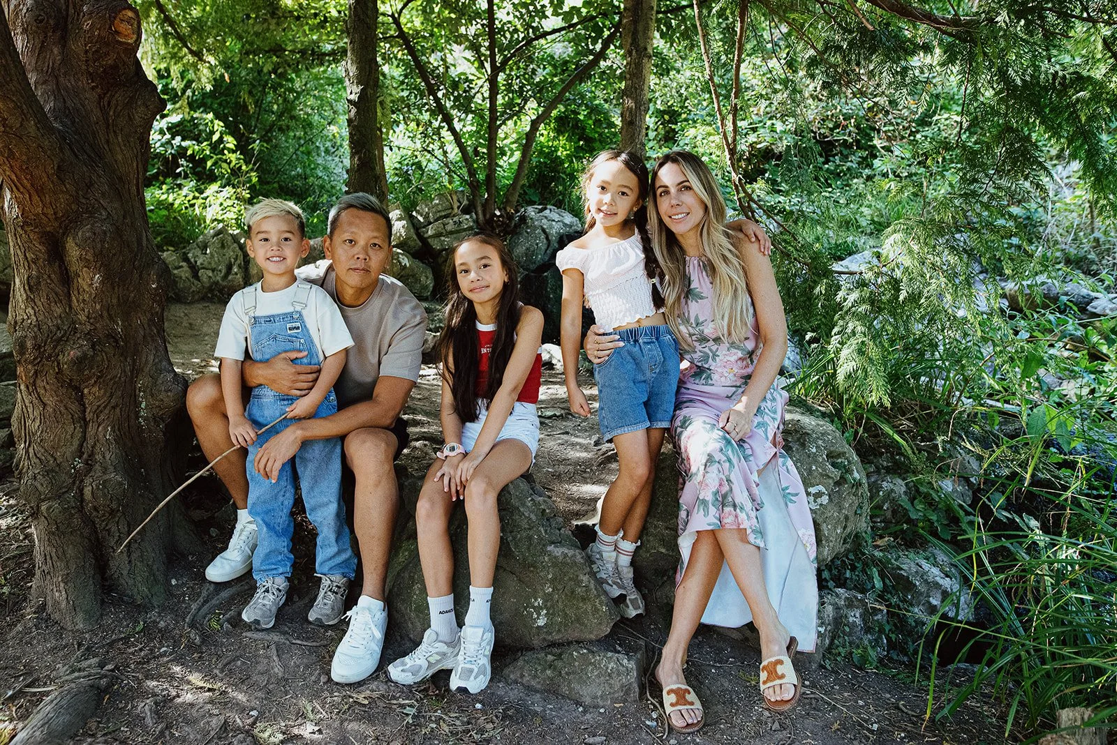 Brockwell park family photoshoot, family of five poing during their outdoor family photoshoot.