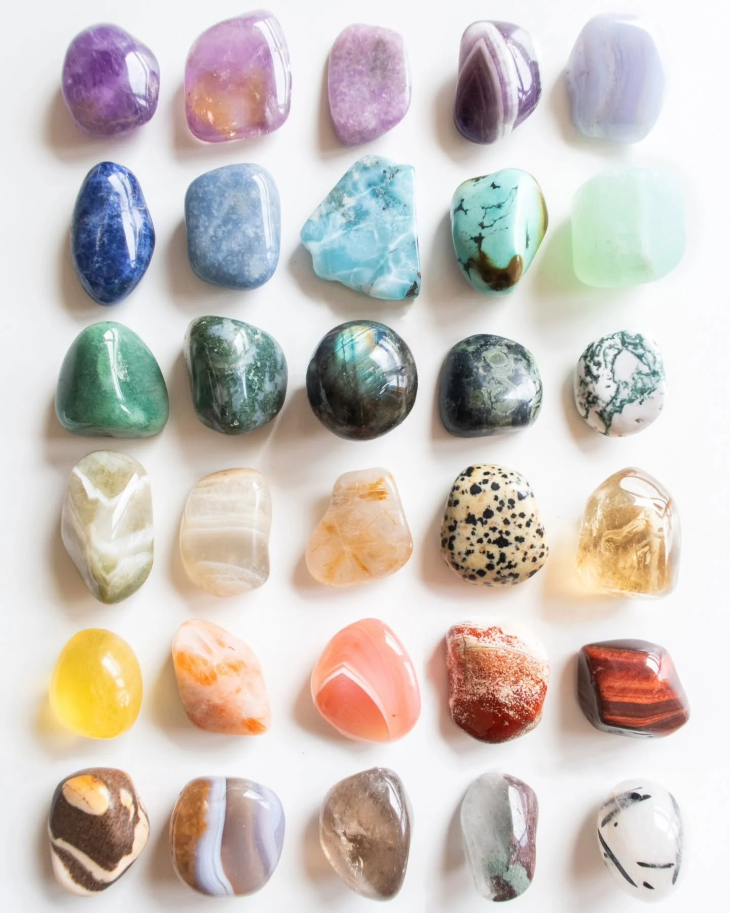 ✨ Sai riconoscere tutti i cristalli nella foto?

Prova a indovinarli senza scorrere e poi vai alla seconda slide per vedere quanti ne hai riconosciuti davvero 👀

Quanti nei hai indovinati? Scrivimelo nei commenti! (senza barare! 😆)

#cristalli #cri