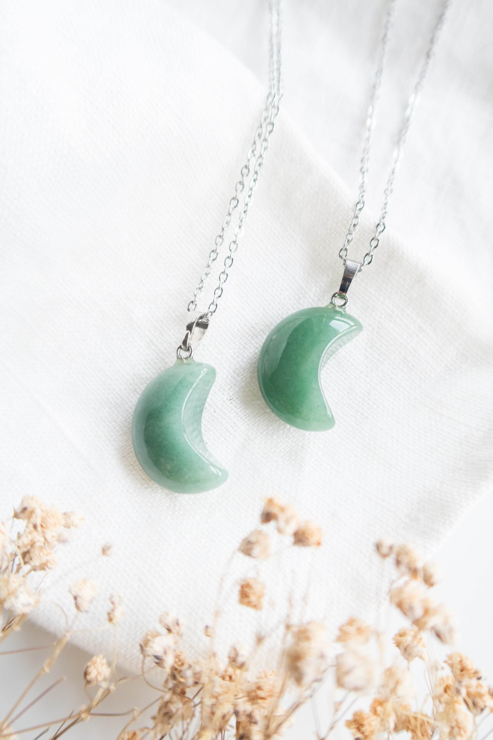 Collana con ciondolo di Avventurina Verde a forma di luna