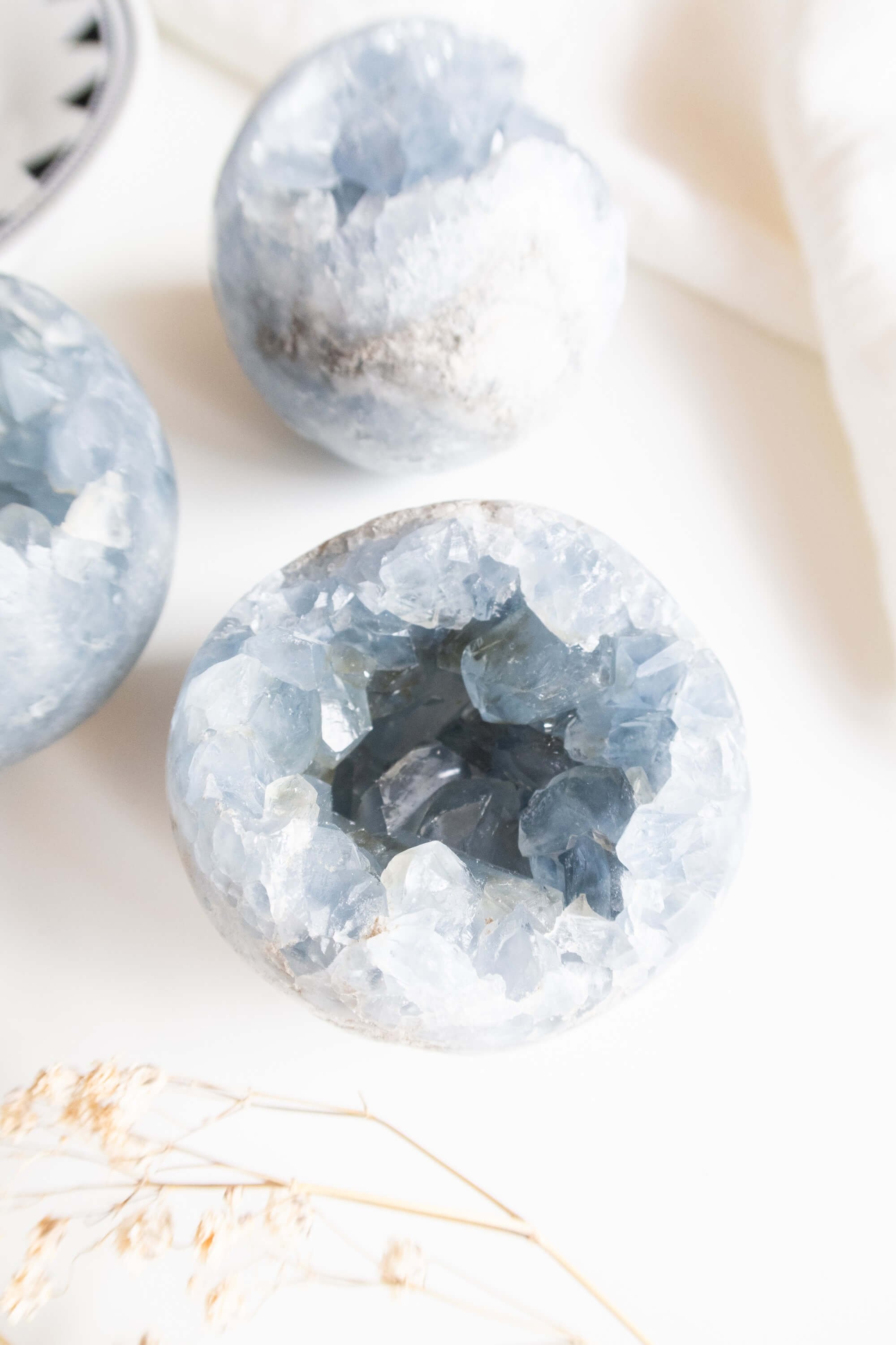 Sfera di Celestite con drusa