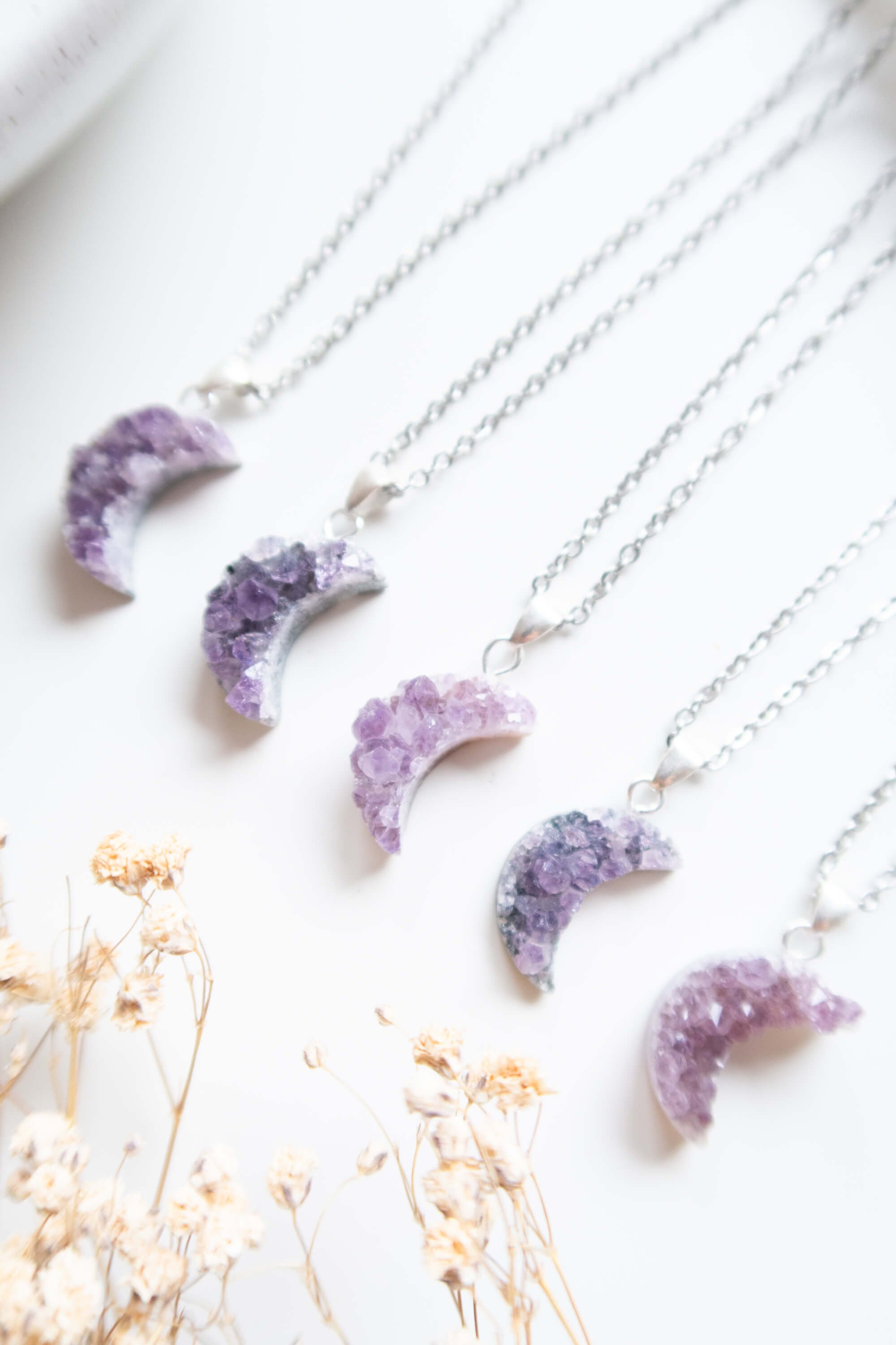 collana-con-drusa-di-ametista-a-forma-di-luna (3).jpg