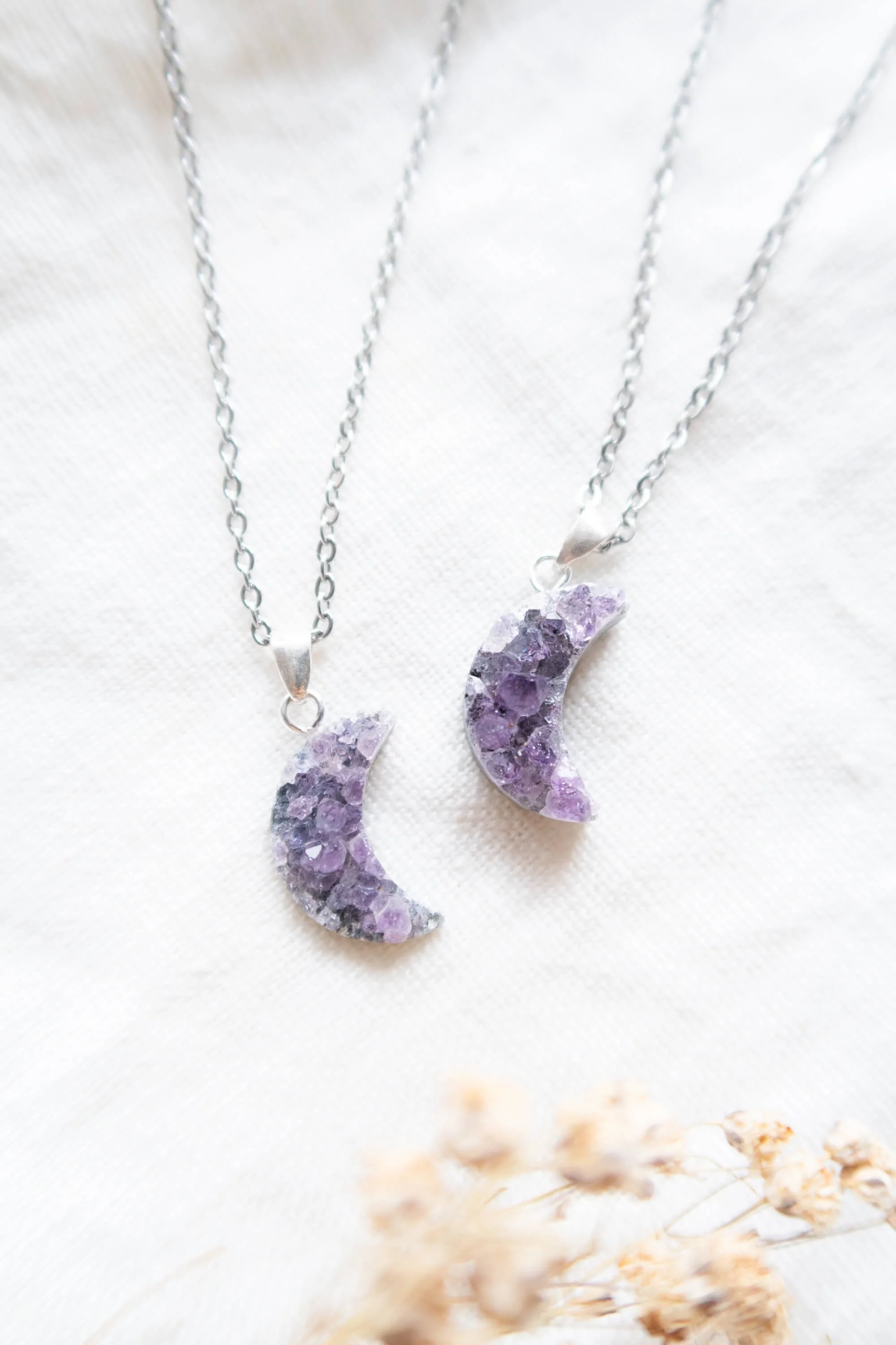 collana-con-drusa-di-ametista-a-forma-di-luna (5).jpg