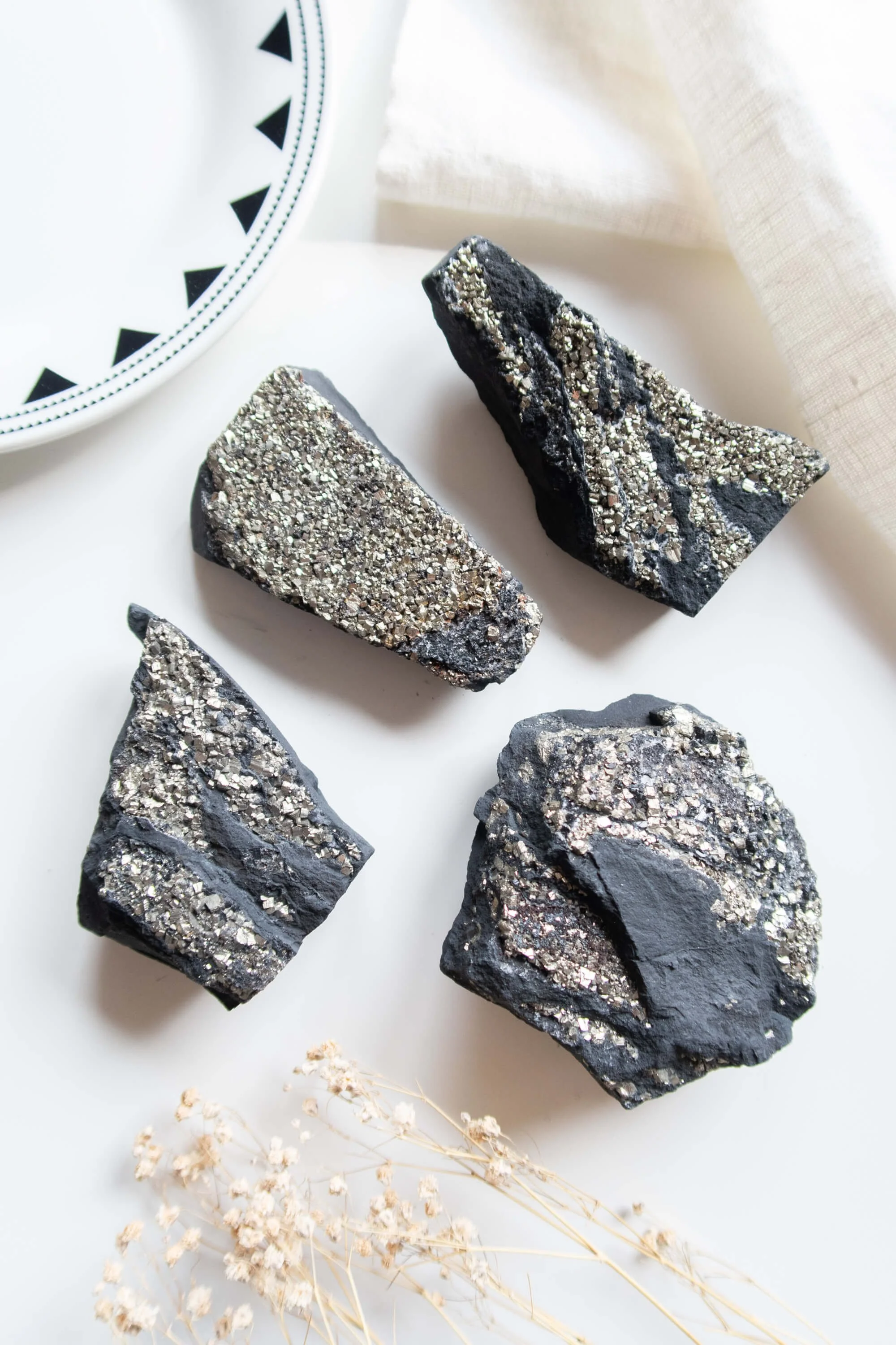 pirite-su-shungite (2).jpg