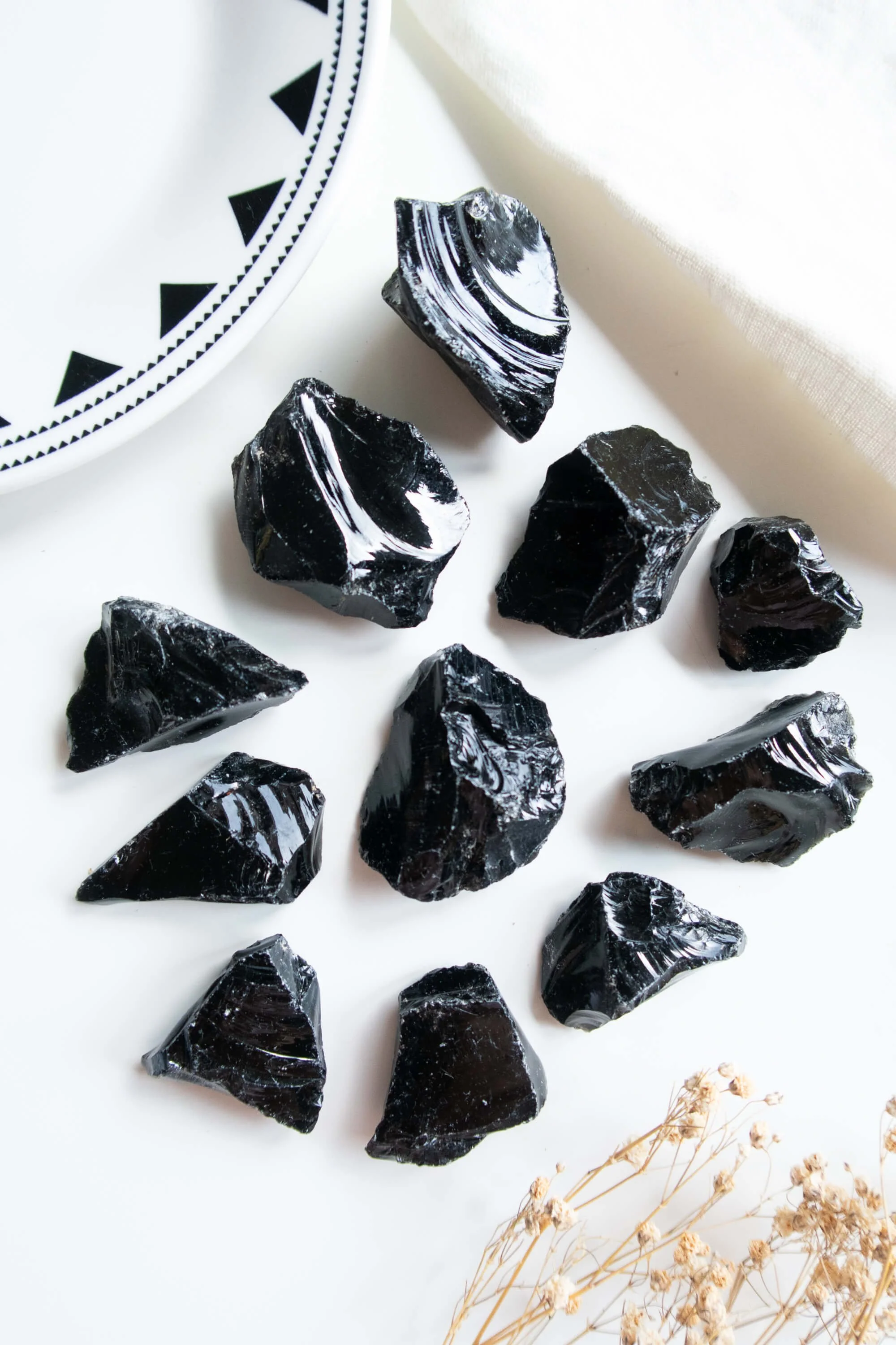 Pietra grezza di Ossidiana Nera