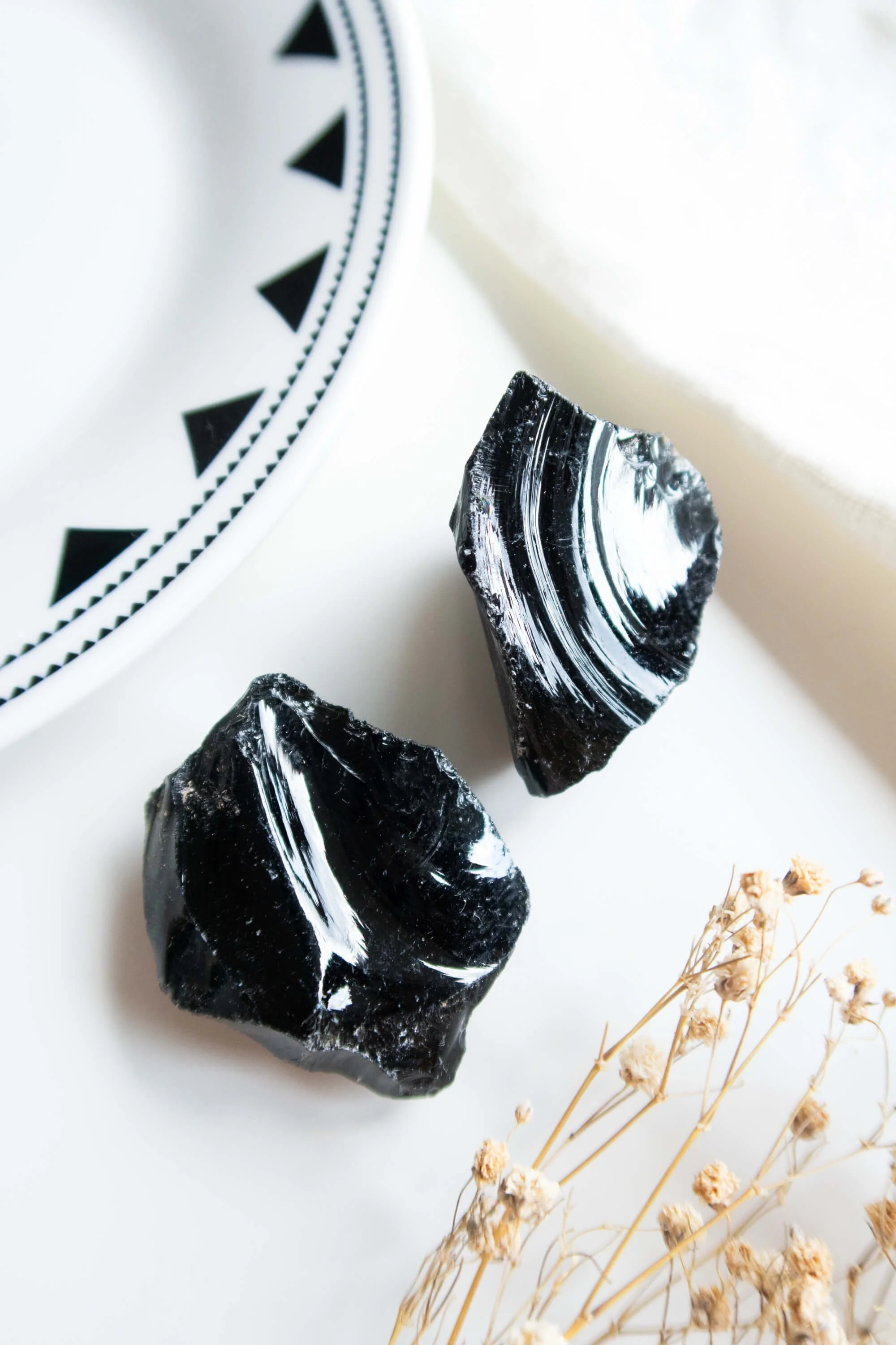 Pietra grezza di Ossidiana Nera
