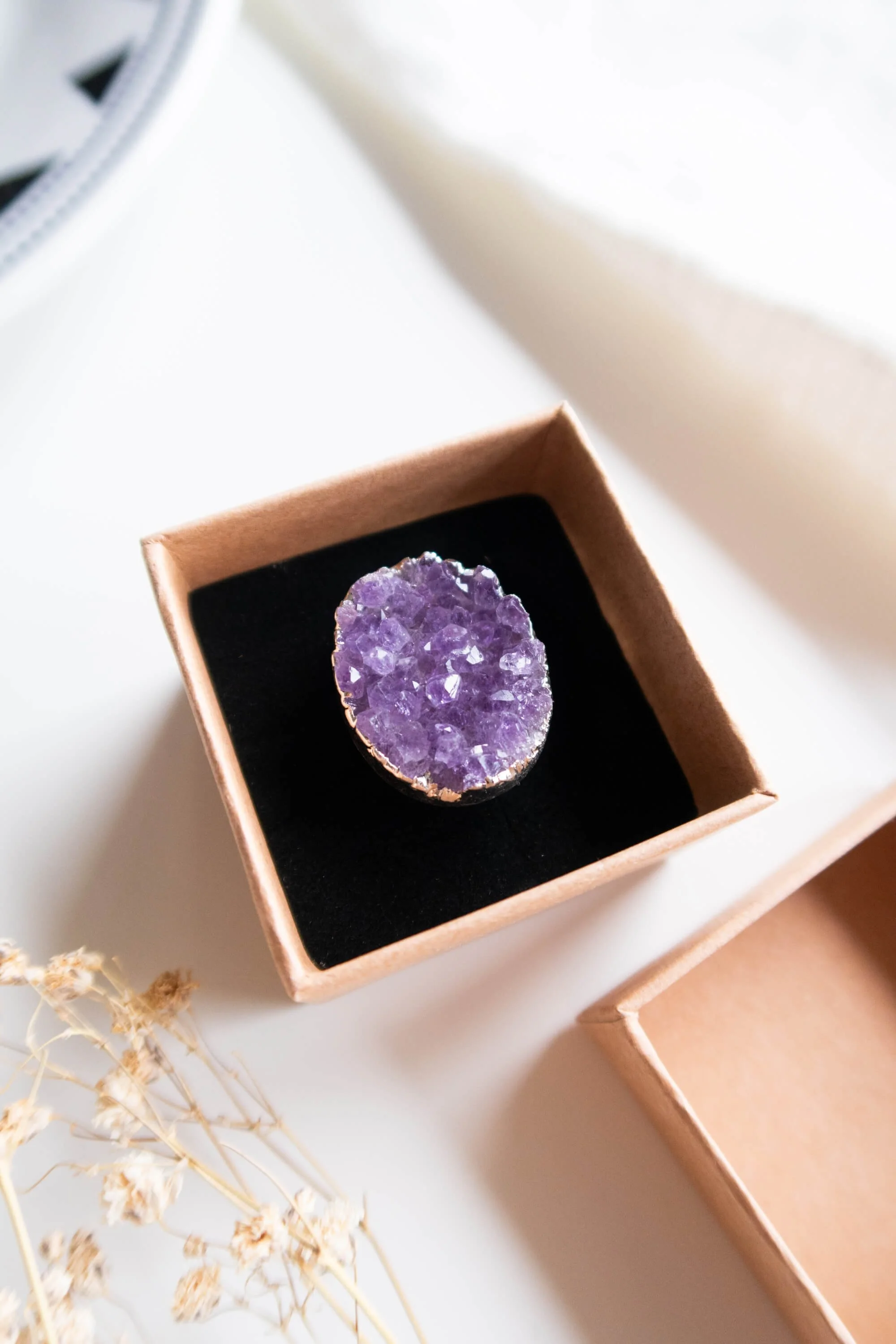 Anello regolabile con drusa di Ametista