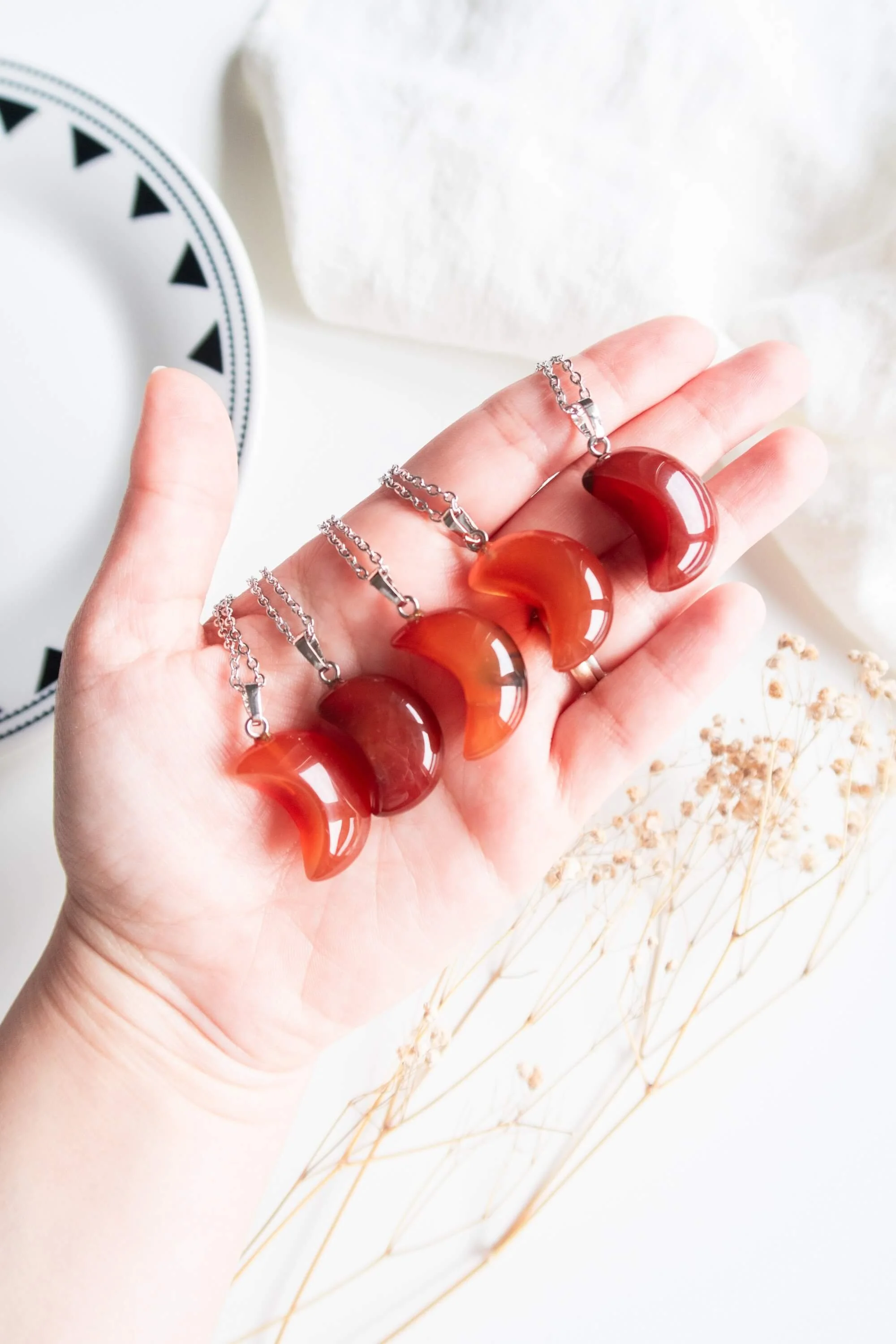 Collana con ciondolo di Corniola a forma di luna