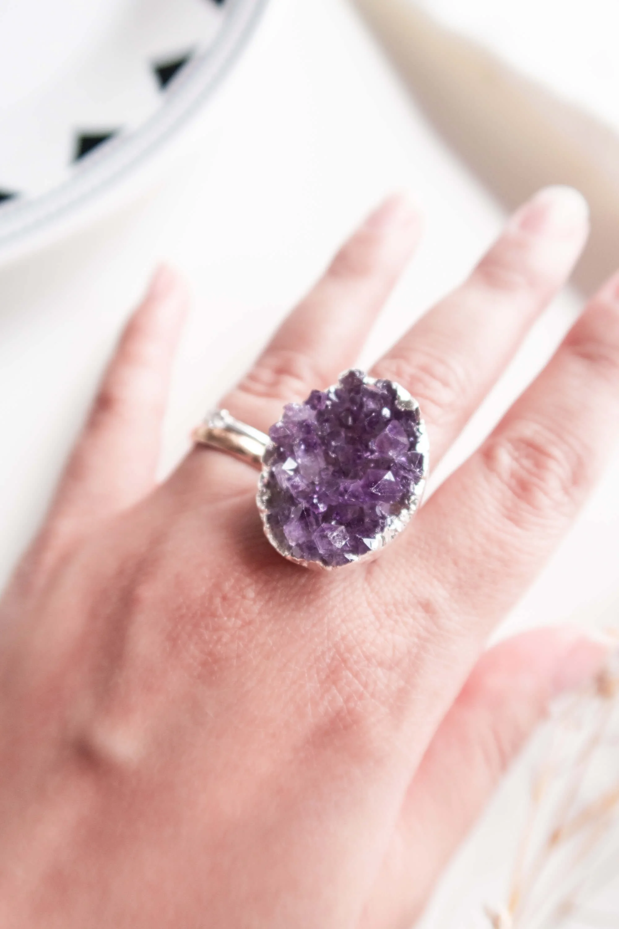 Anello regolabile con drusa di Ametista