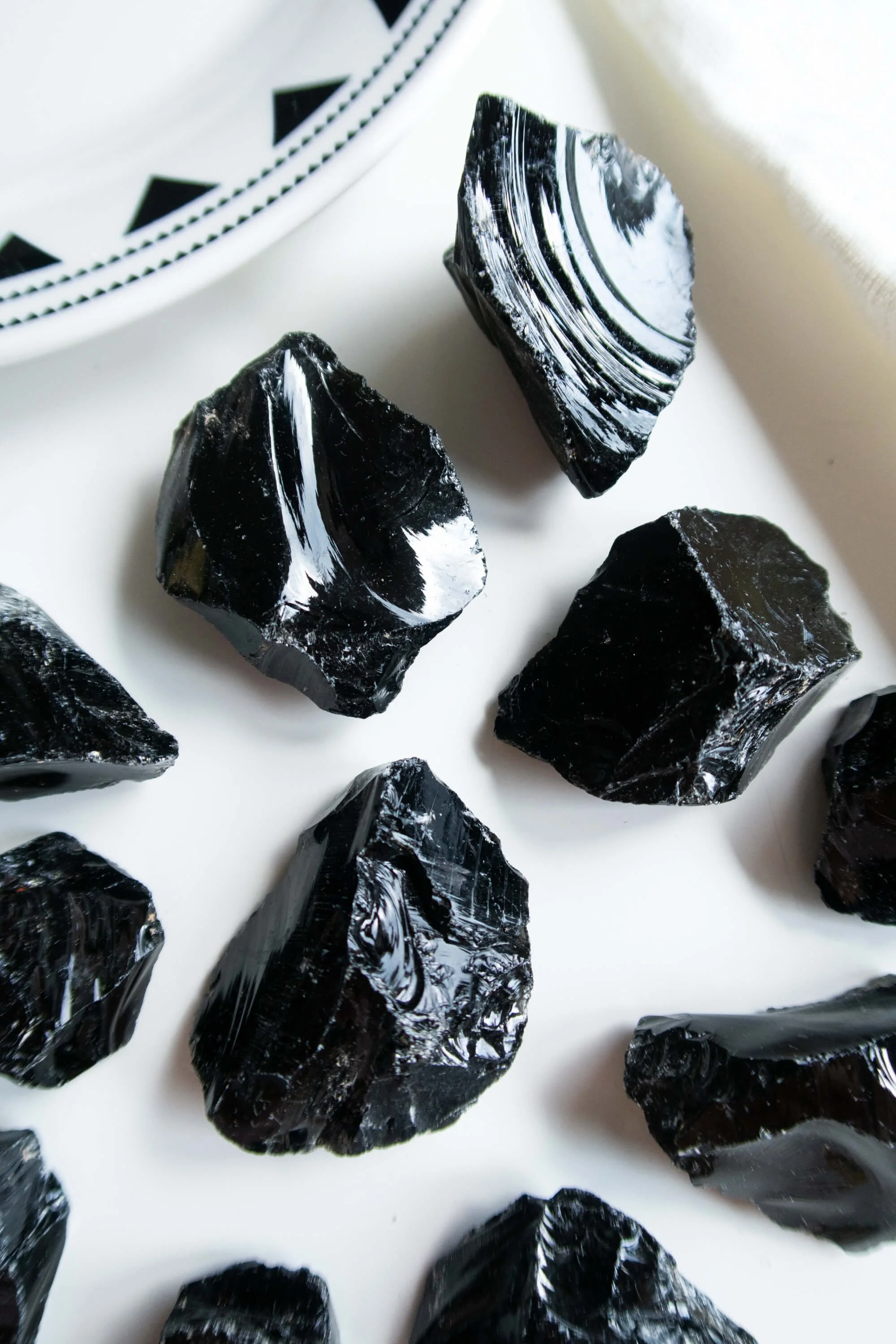 Pietra grezza di Ossidiana Nera