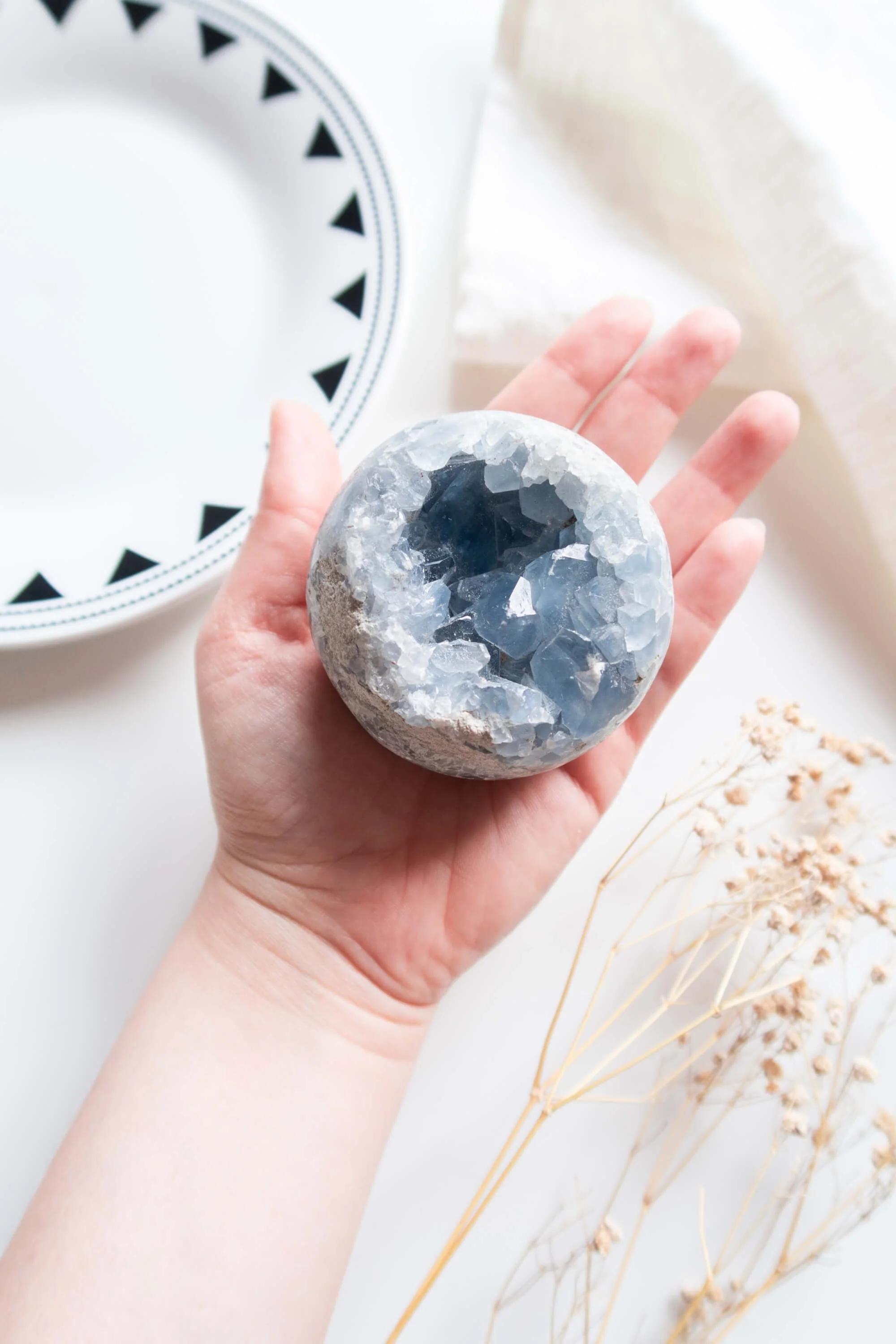 sfera-di-celestite-con-drusa (1).jpg