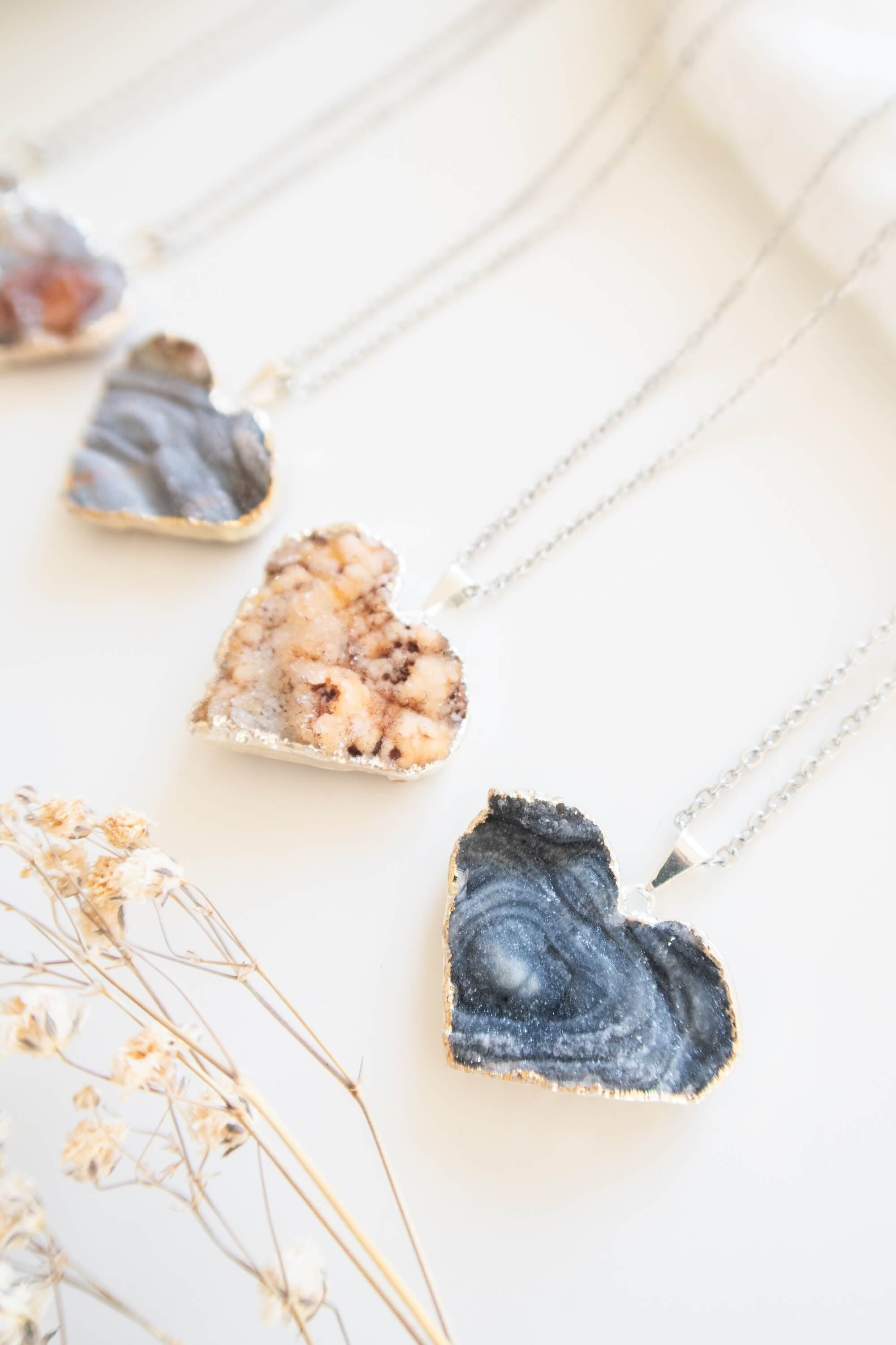 Collana con ciondolo a forma di cuore di Desert Druzy