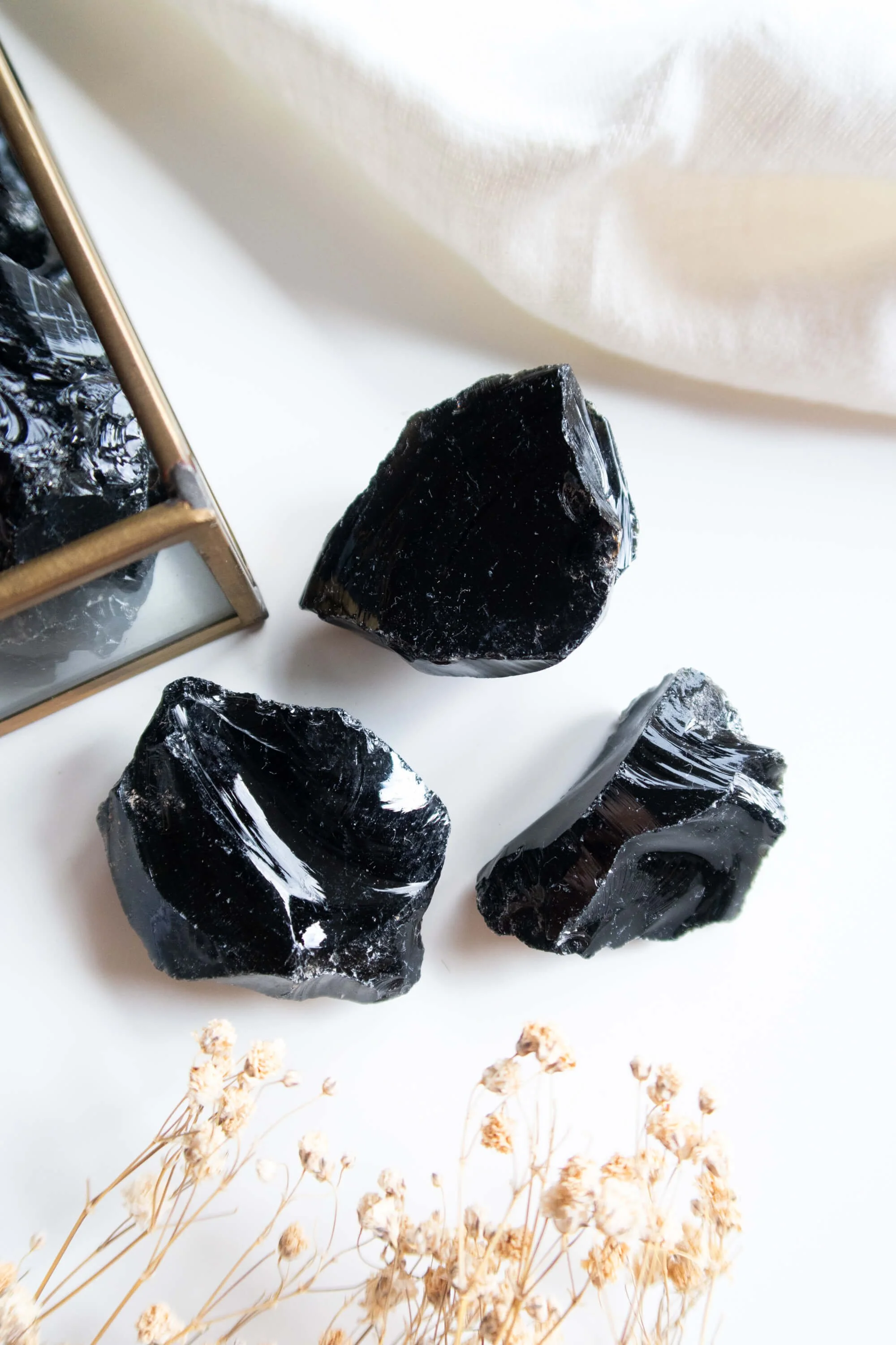 Pietra grezza di Ossidiana Nera