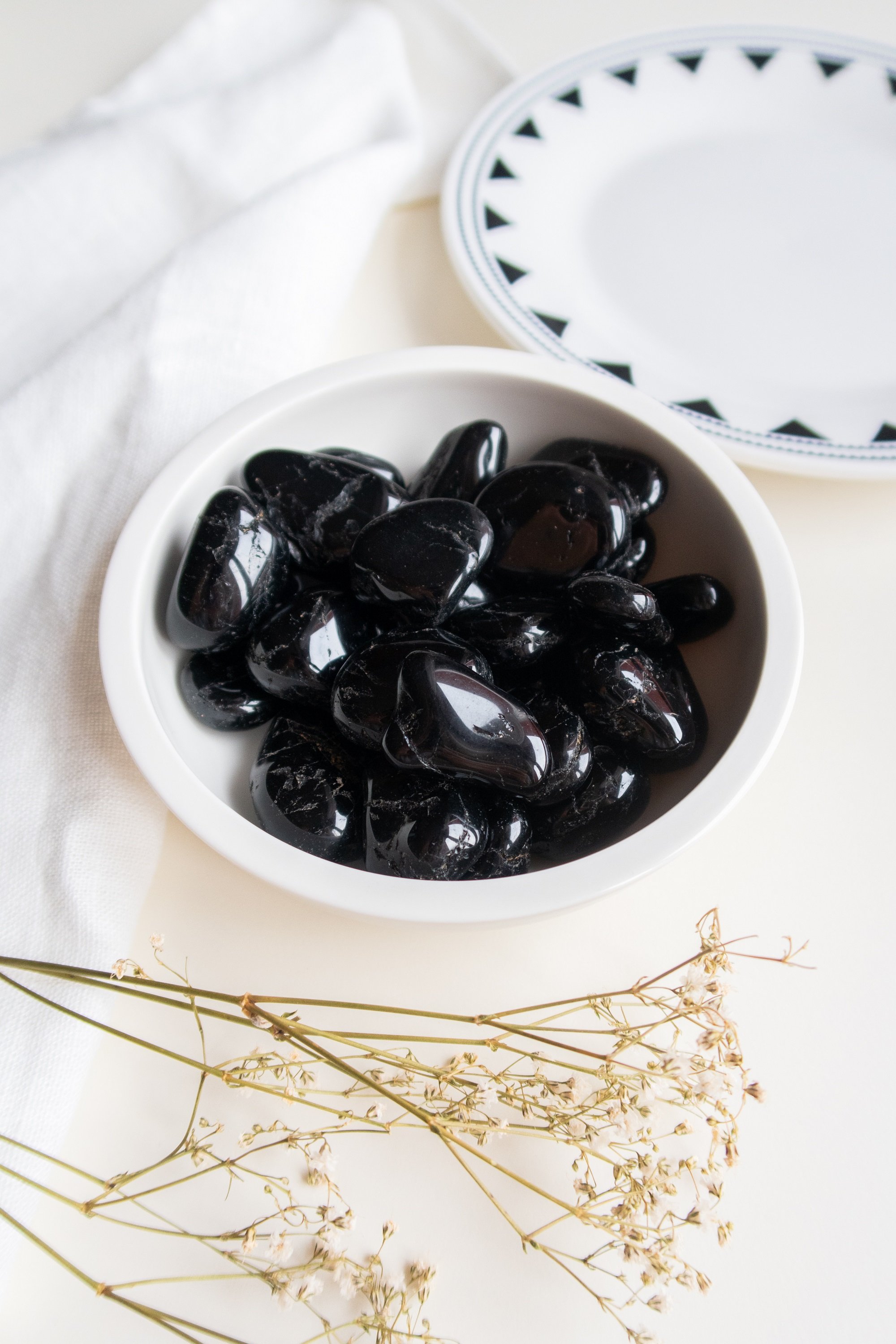 Pietra burattata di Tormalina Nera