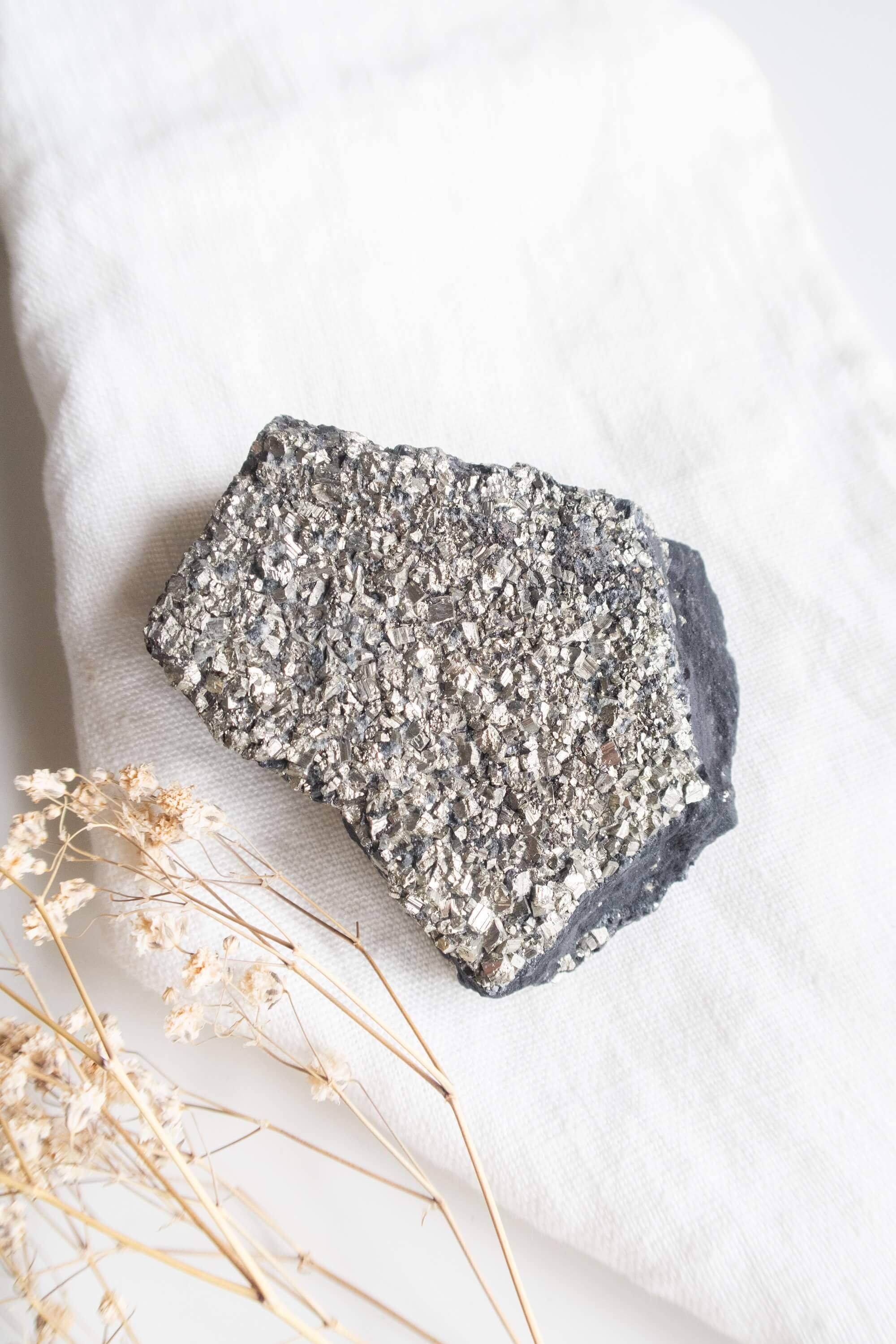 Pirite su Shungite