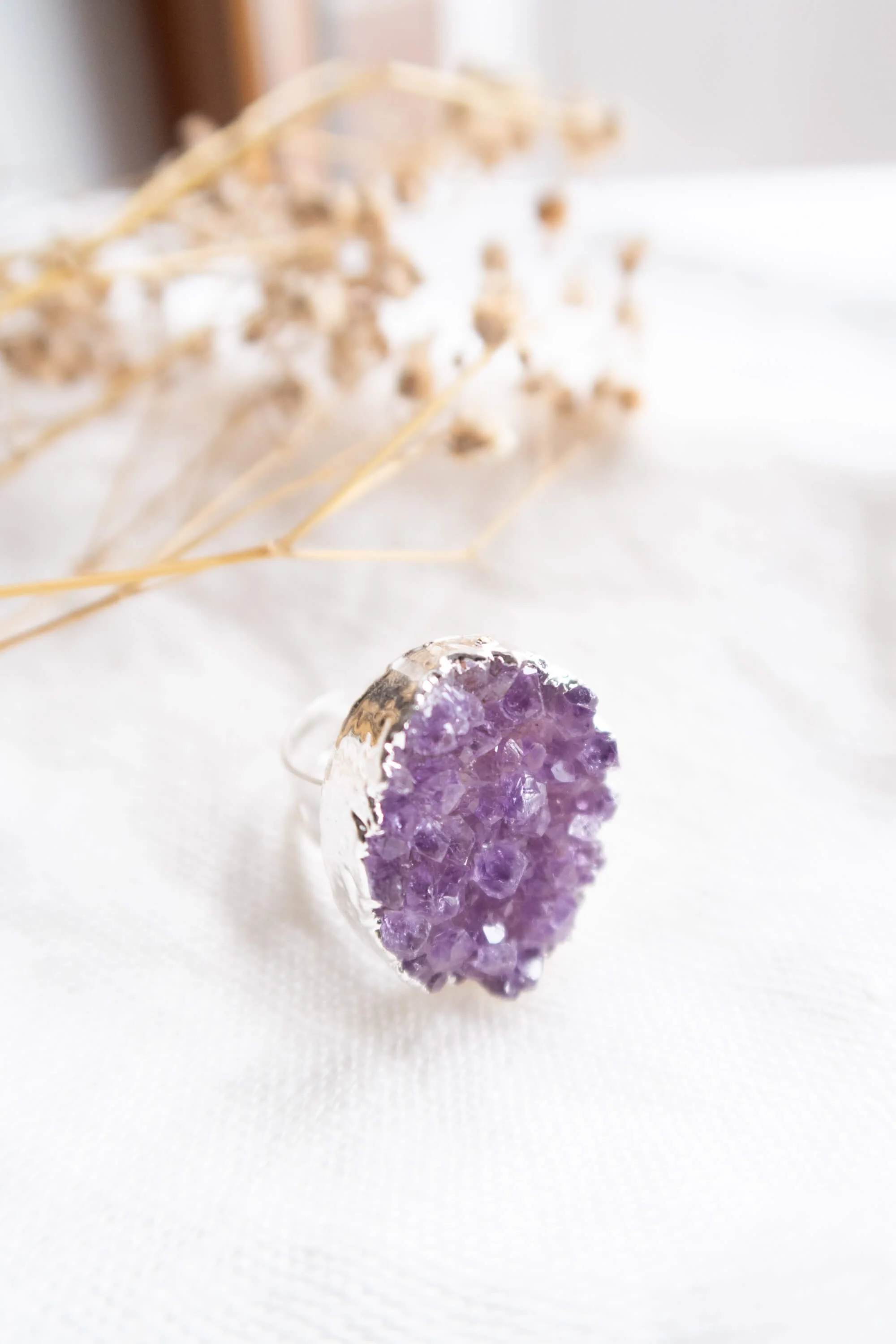 Anello regolabile con drusa di Ametista