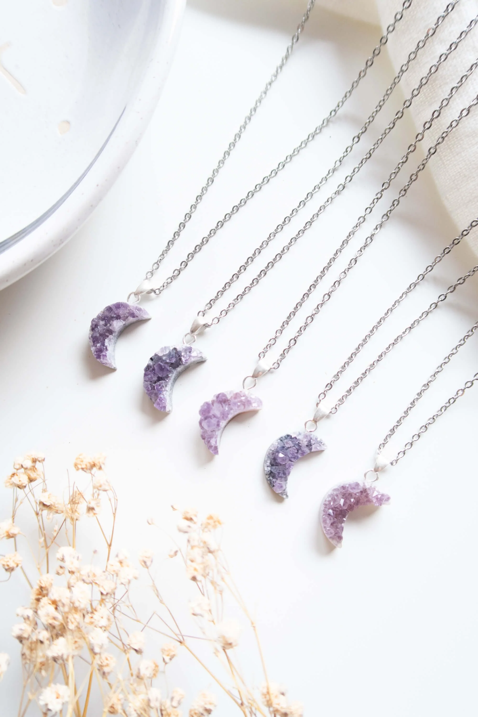 collana-con-drusa-di-ametista-a-forma-di-luna (2).jpg