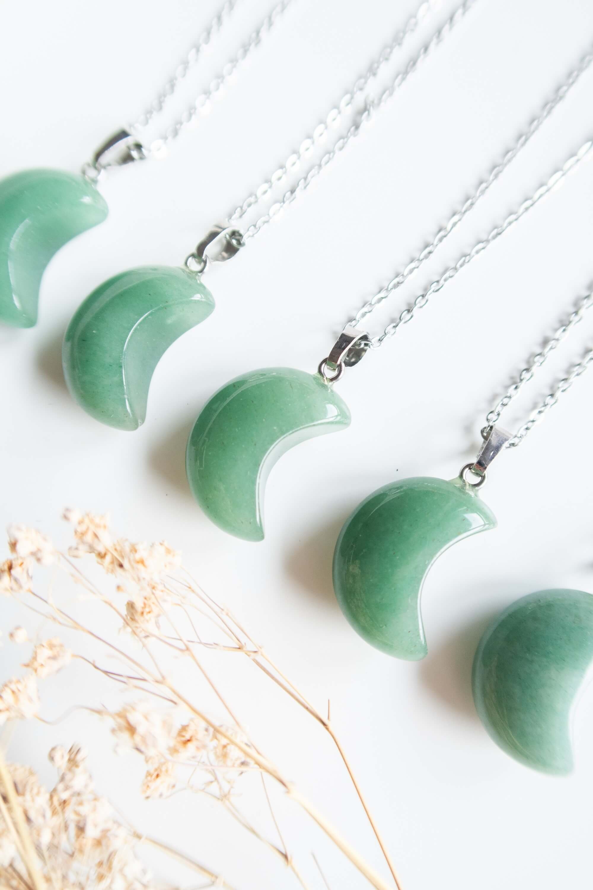 Collana con ciondolo di Avventurina Verde a forma di luna