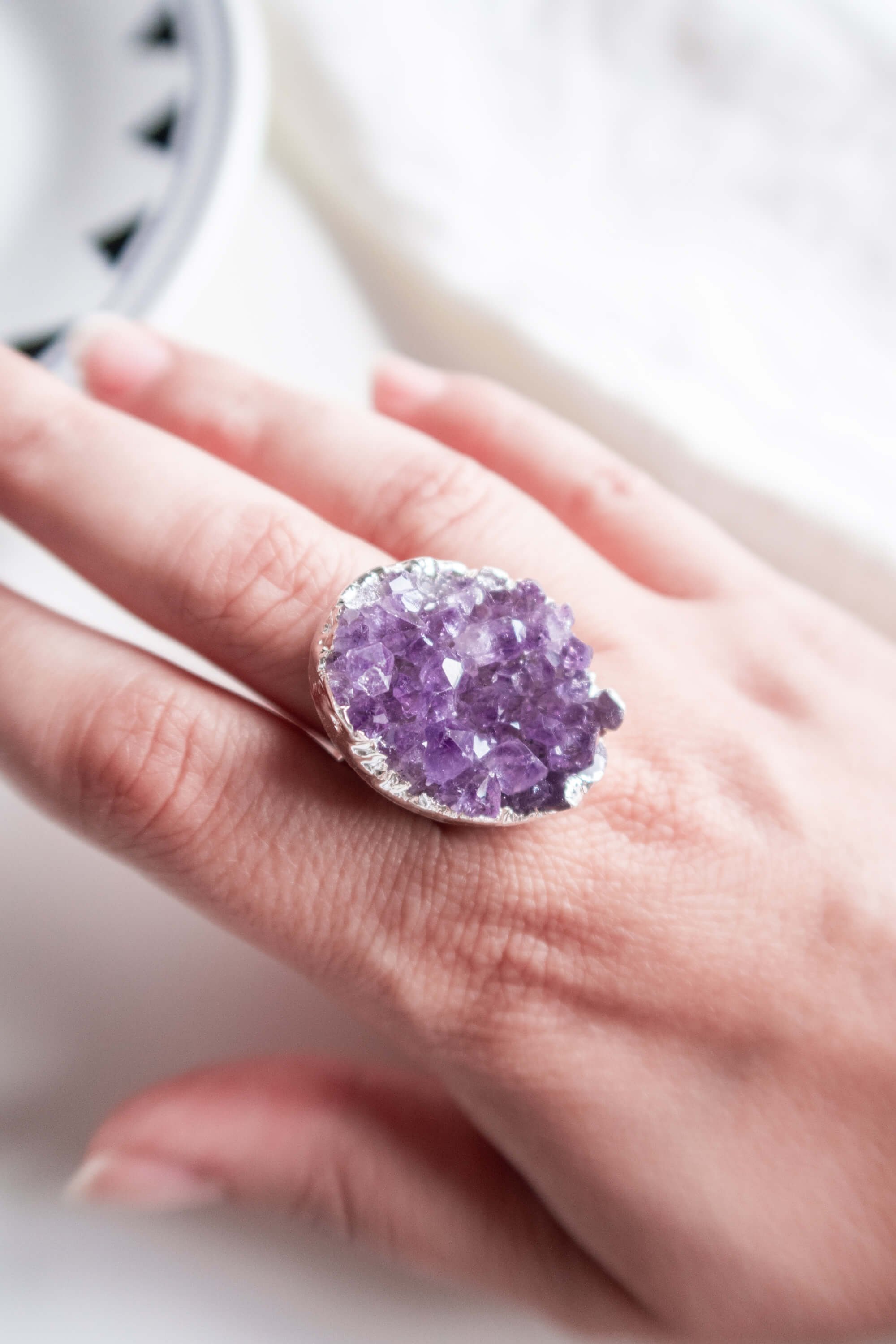 Anello regolabile con drusa di Ametista