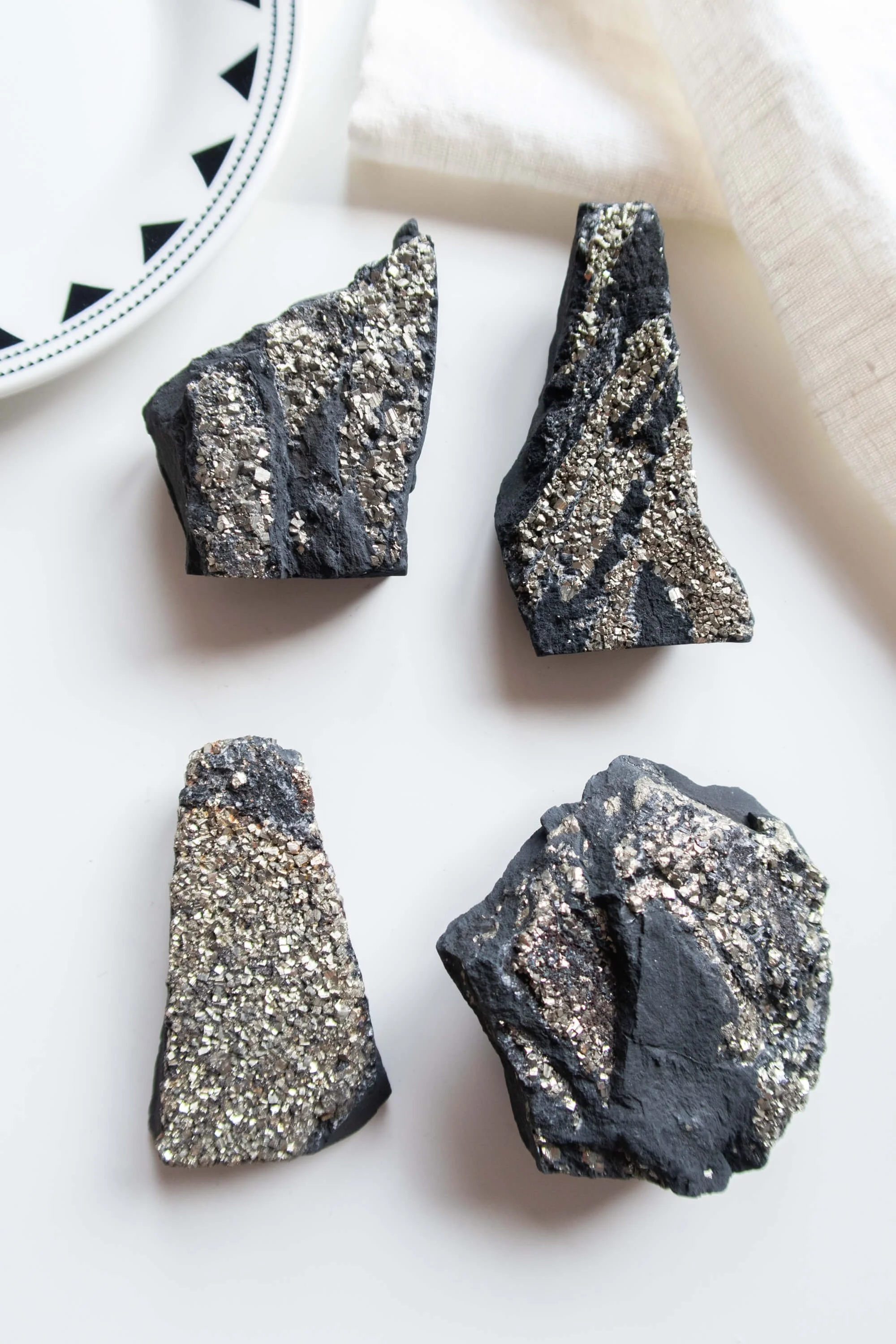 pirite-su-shungite (4).jpg