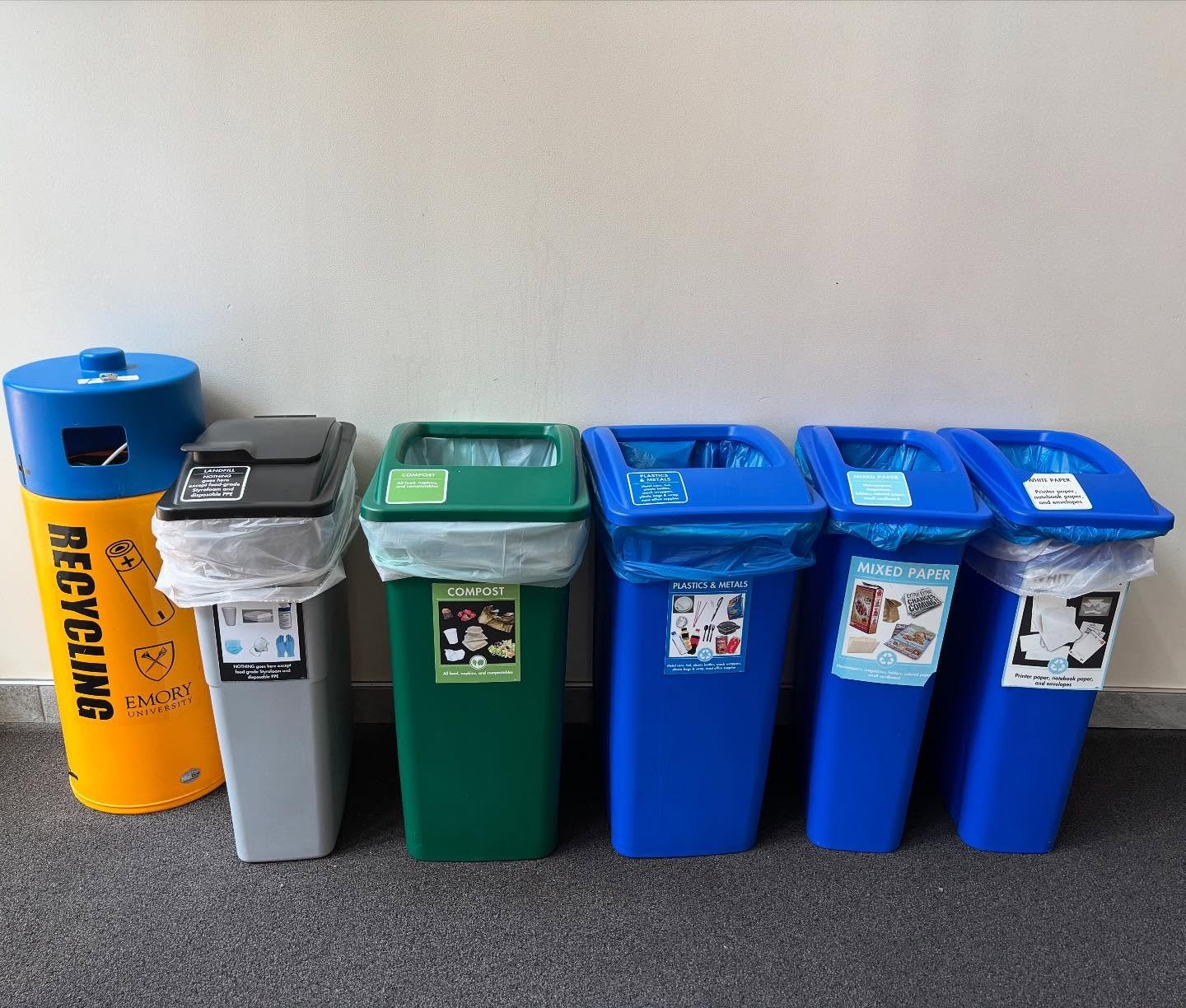Stopping by at @emoryuniversity while visiting the ATL area this weekend - and we&rsquo;re impressed! Outstanding job with the communal waste stations both indoor and outdoors! Even the bathrooms have compost bins 🤩 💚

#zerowaste #sustainablecampus