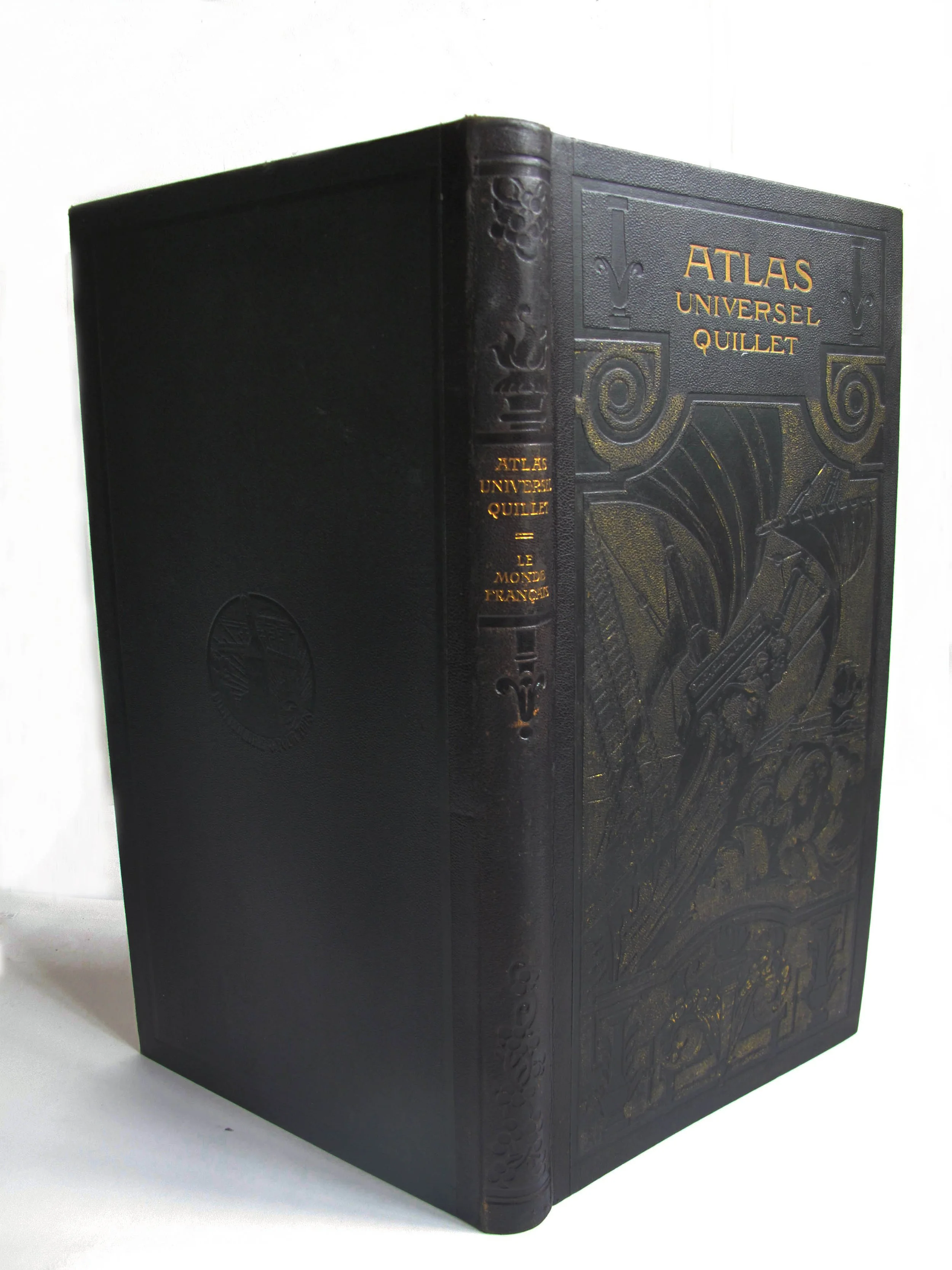 Atlas Orné 2016, hand cut & altered book. Atlas Universel Quillet, Physique–Économique–Politique, published by Librairie Aristide Quillet, Paris, in 1923 