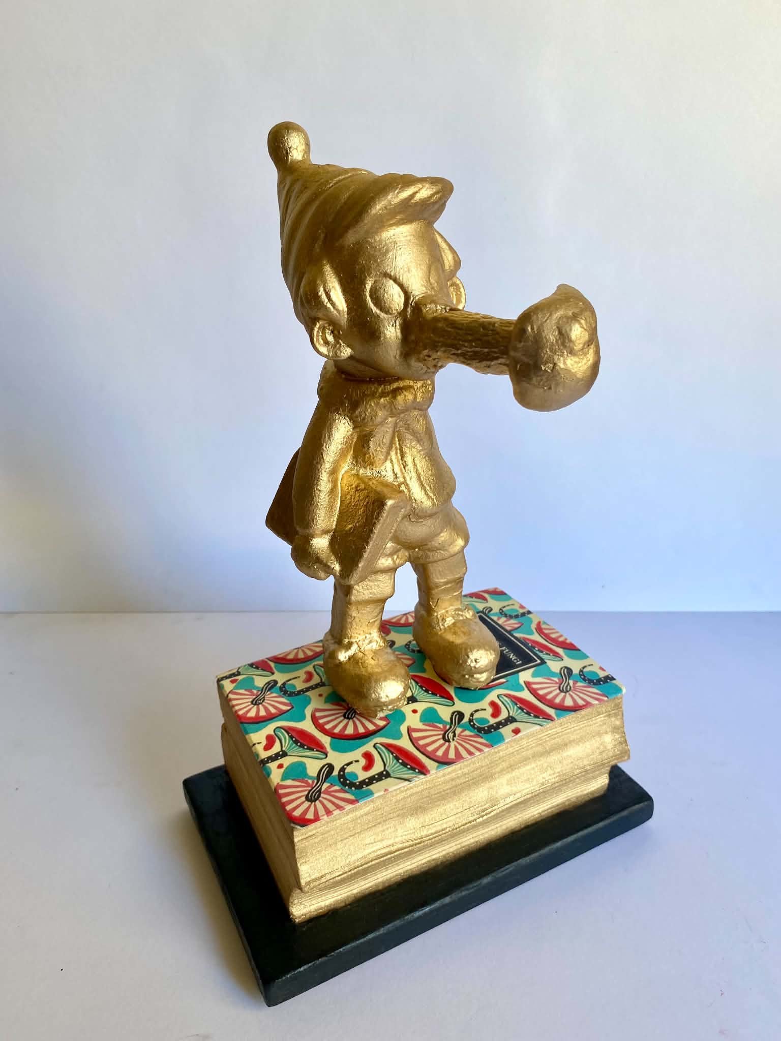 Edible & Poisonous Fungi after John Ramsbottom
2026
Handcrafted books, silicone sculpture mould, and gold plating.
35 × 25 × 30 cm.