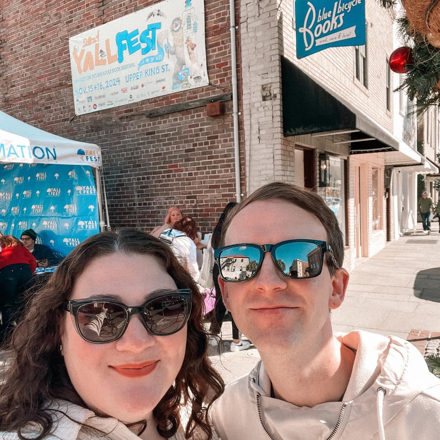 had such an amazing time at @yallfest that i barely took any pictures 🫣 but i definitely documented my yearly street selfie with @victoriaaveyard &amp; how i was one of the luckiest girls at the festival the moment jeffrey found me an @epicreads blu