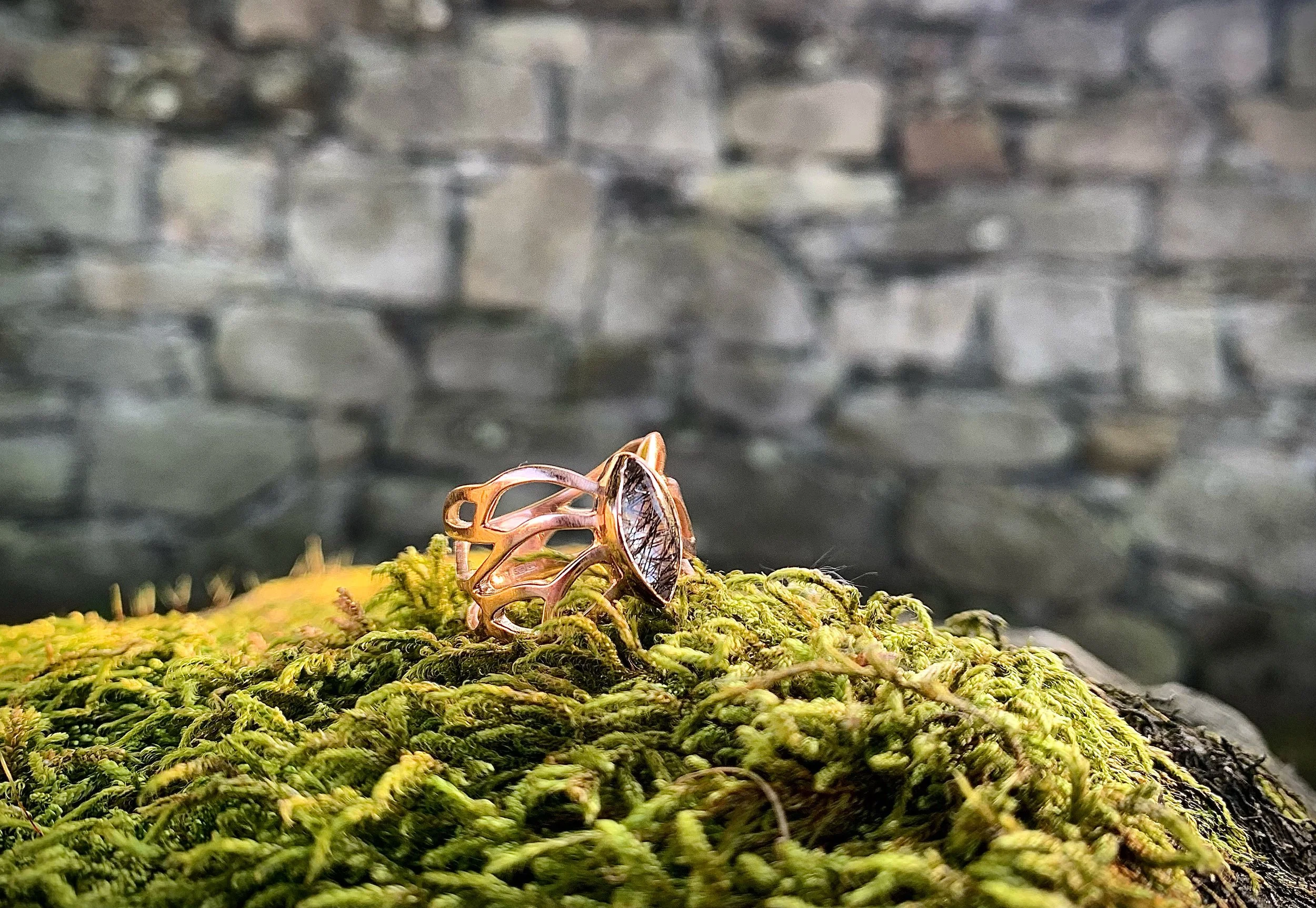 9ct Rose gold Butterfly Ring w. Tourmalated Quartz