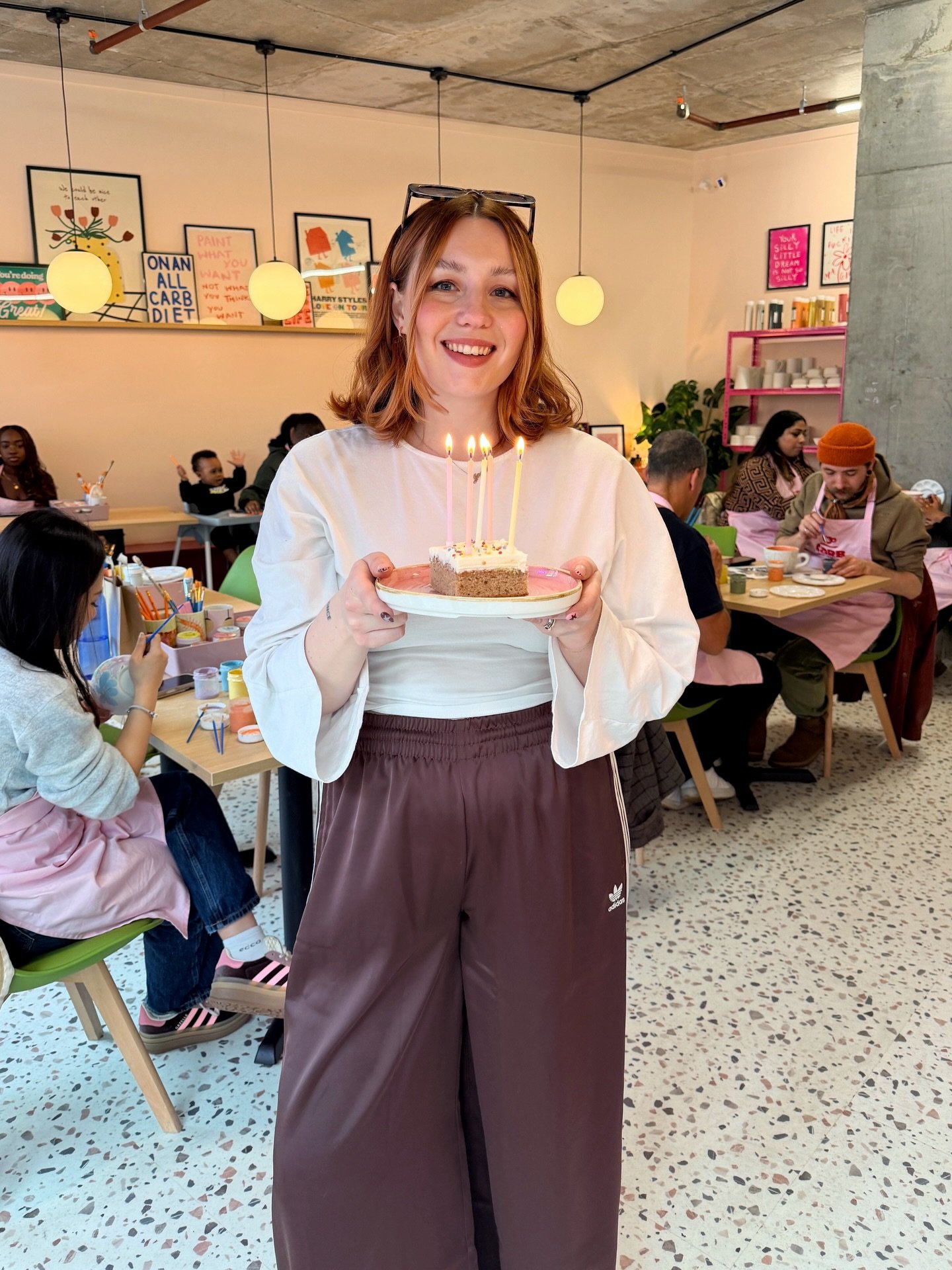 Woke up and remembered it was Carb Club&rsquo;s FIFTH!! birthday so obviously had to go in on my day off to celebrate with a cake and candles 🎂 

From selling out my first 12 pasta bowls in just 17 minutes 5 years ago, I had no idea it would lead to