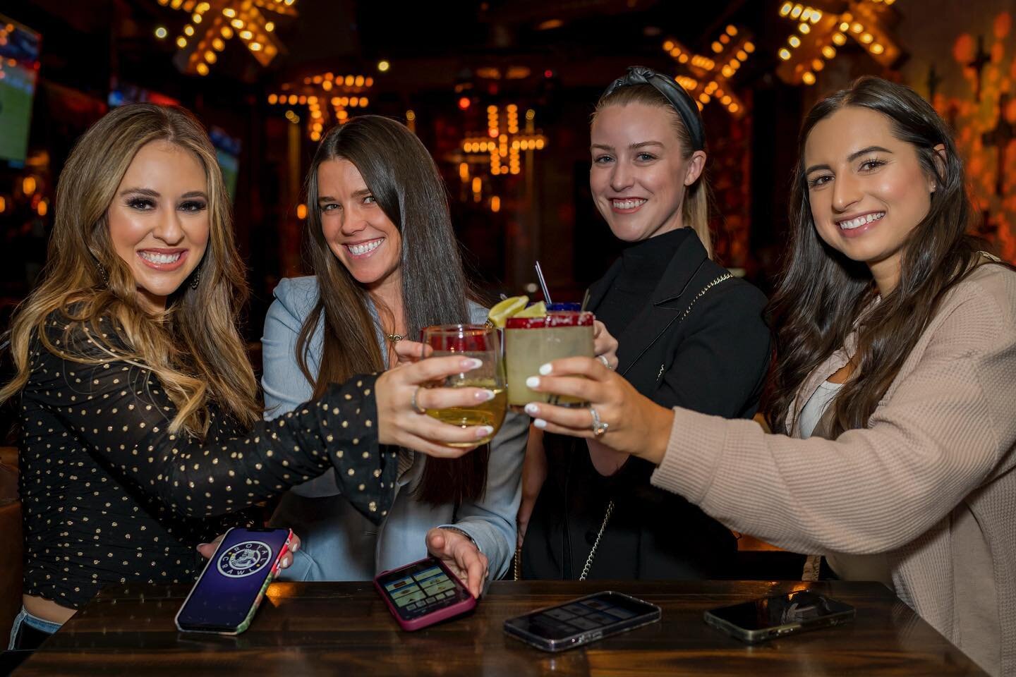 CHEERS to being halfway through the week! 

Join us on our Daily Bar Crawl through The LINQ Promenade. Use code LINQ40 for 40% off!