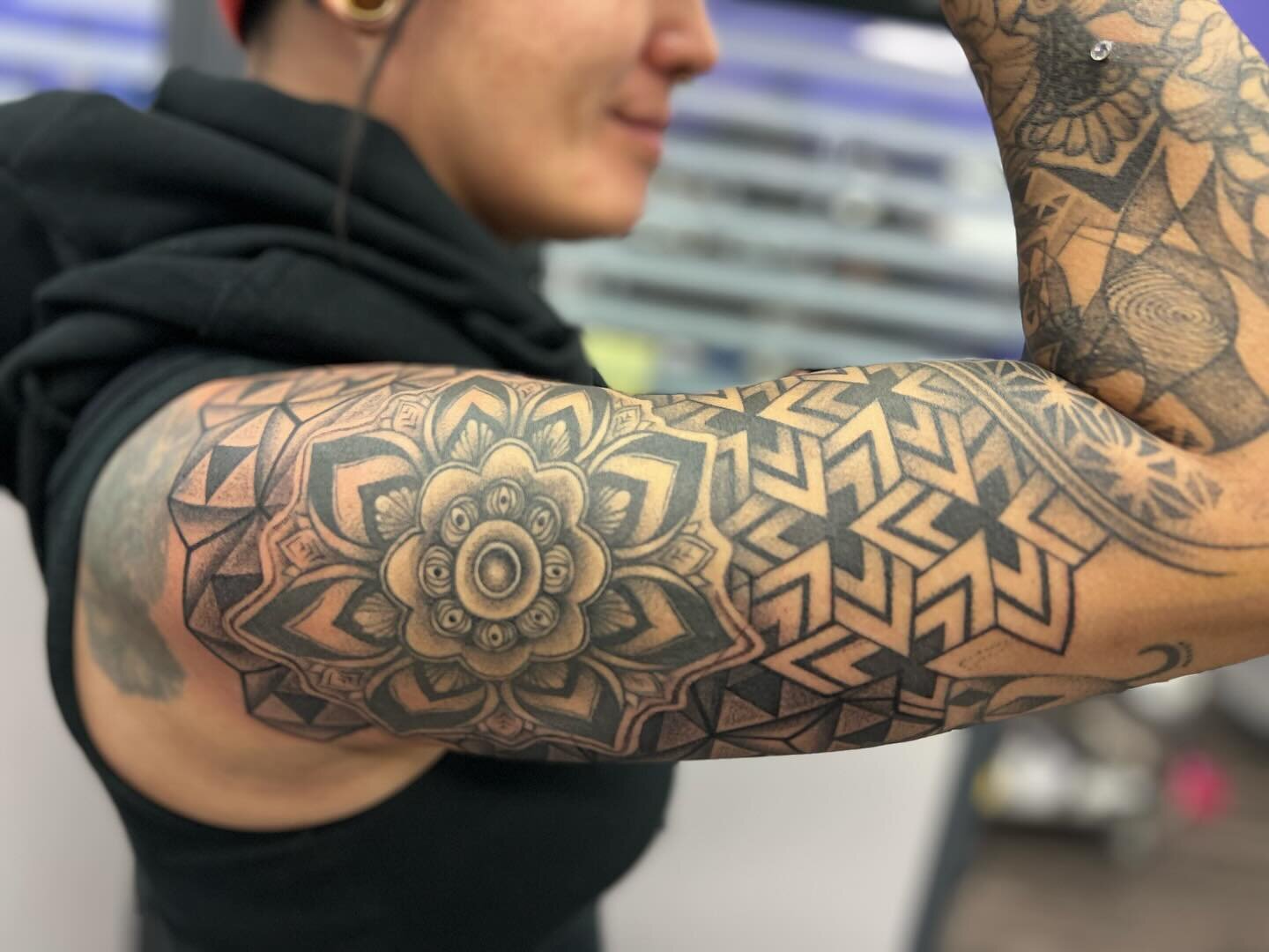 Sleeve progress for the head piercer @pokes_by_ray 
Done by @blackinklinearts 

.
.
.
#fullsleevse #sleevetattoo #mandala #gta #bodymods #fineline #greywork #eyetattoo #brampton #bramptontattoos